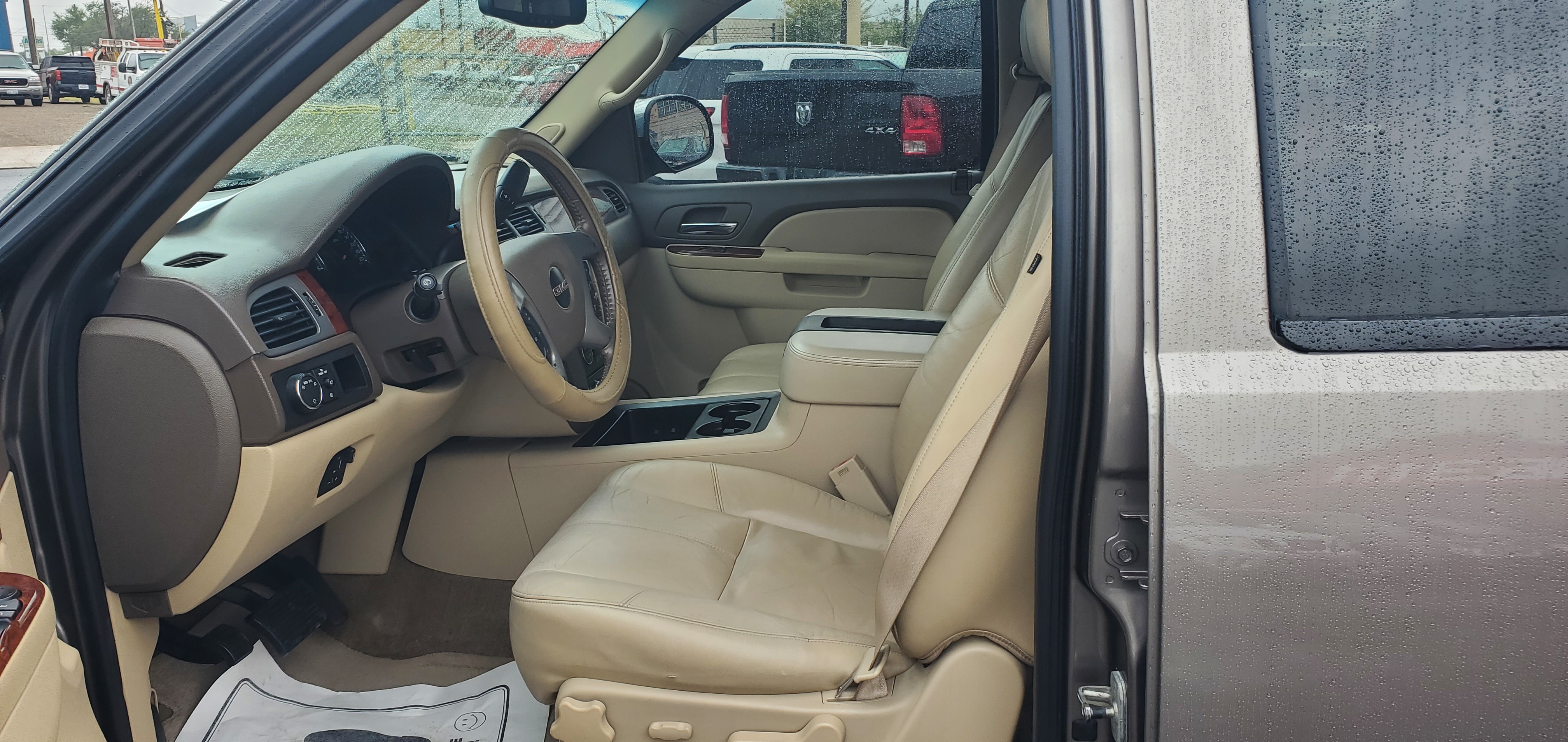 Vehicle photo 4