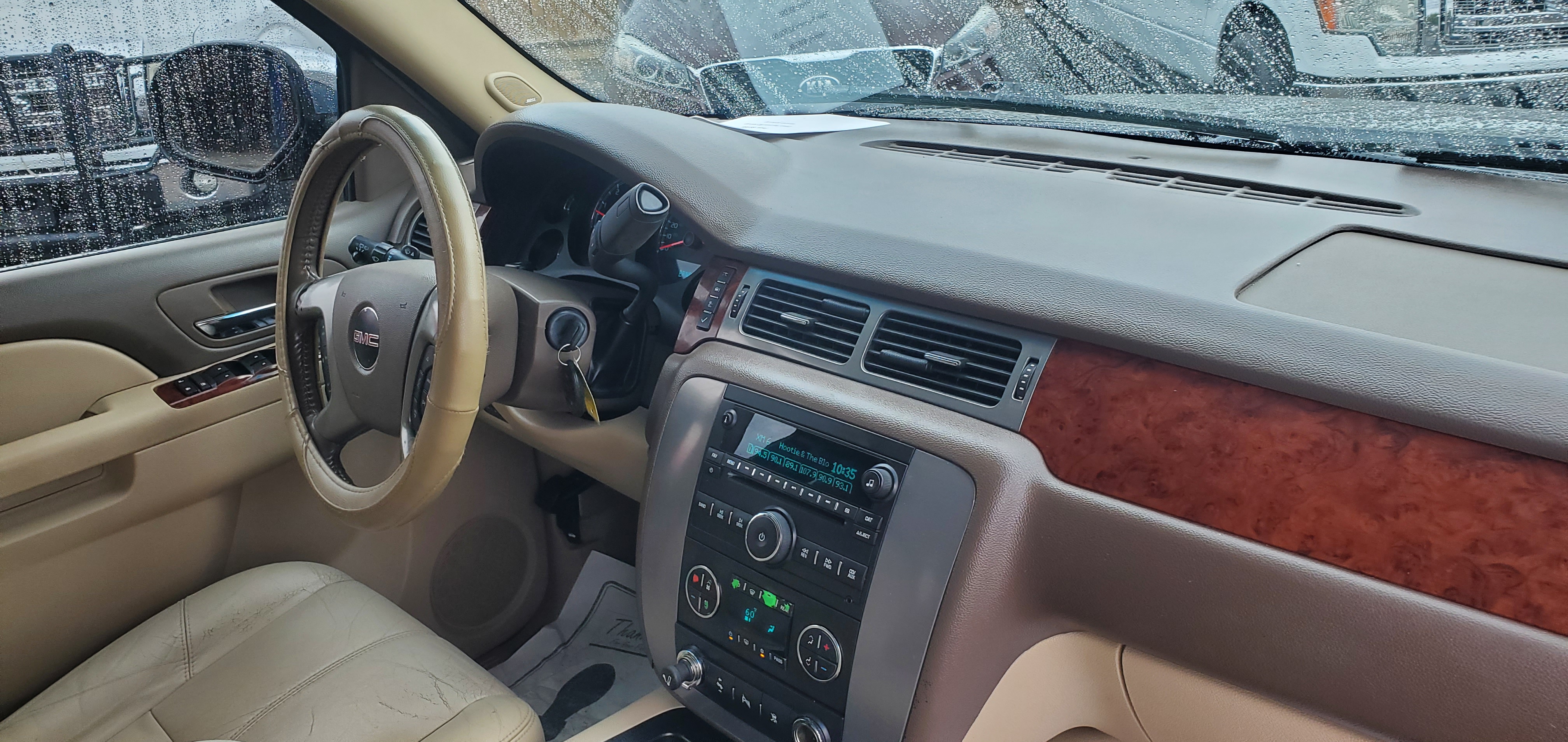 Vehicle photo 7