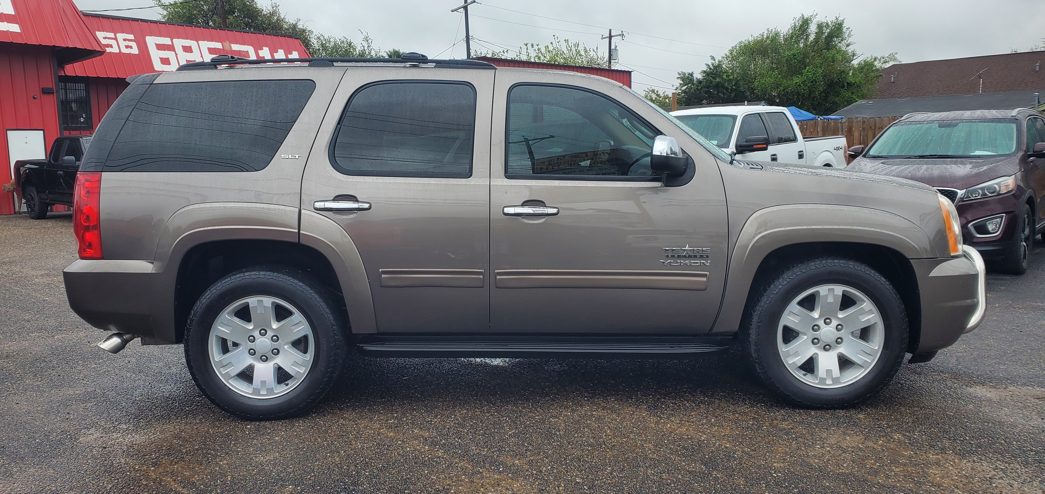 Vehicle photo 12