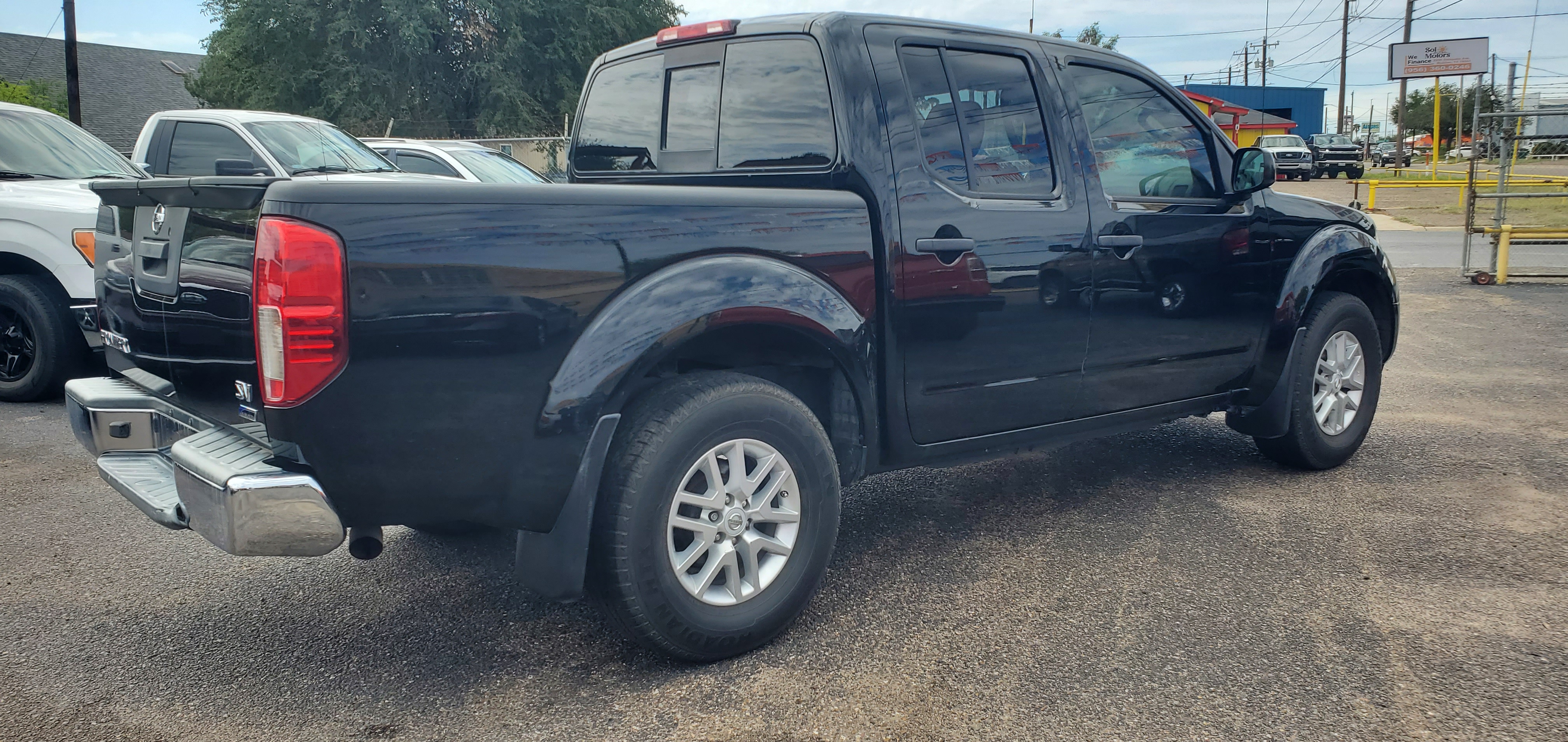 Vehicle photo 12