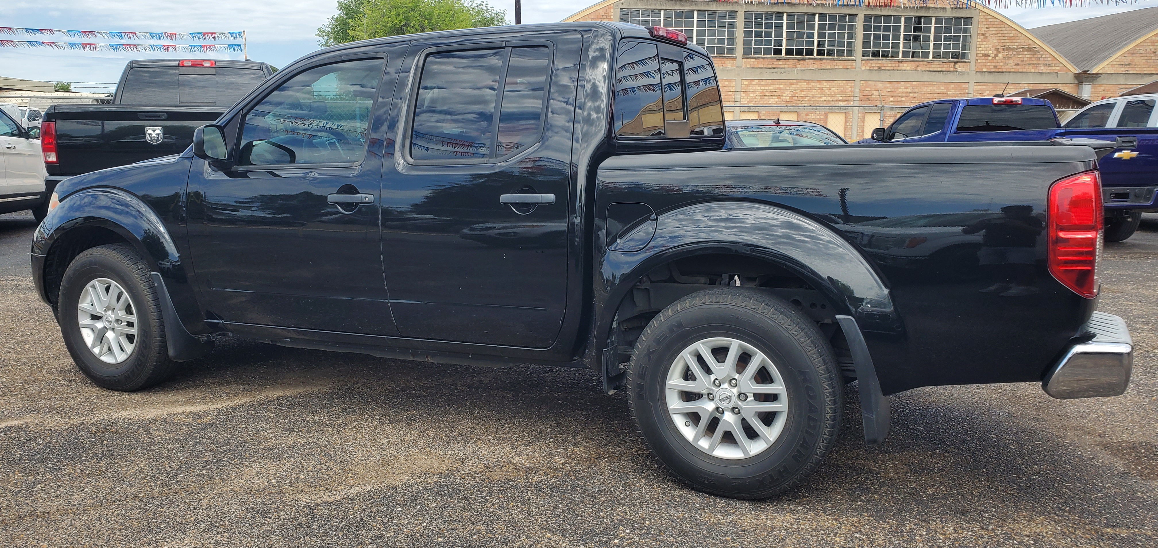 Vehicle photo 9