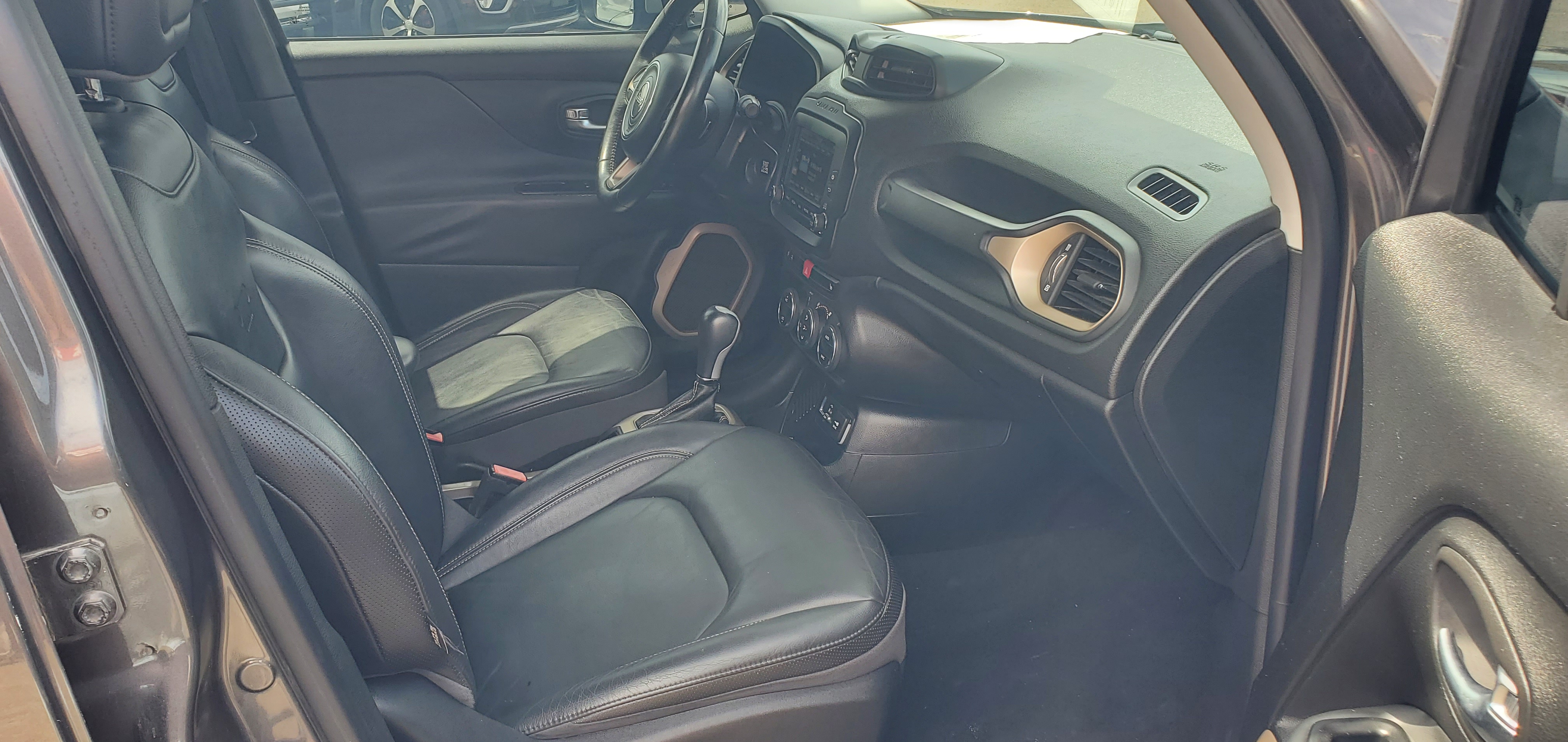 Vehicle photo 4
