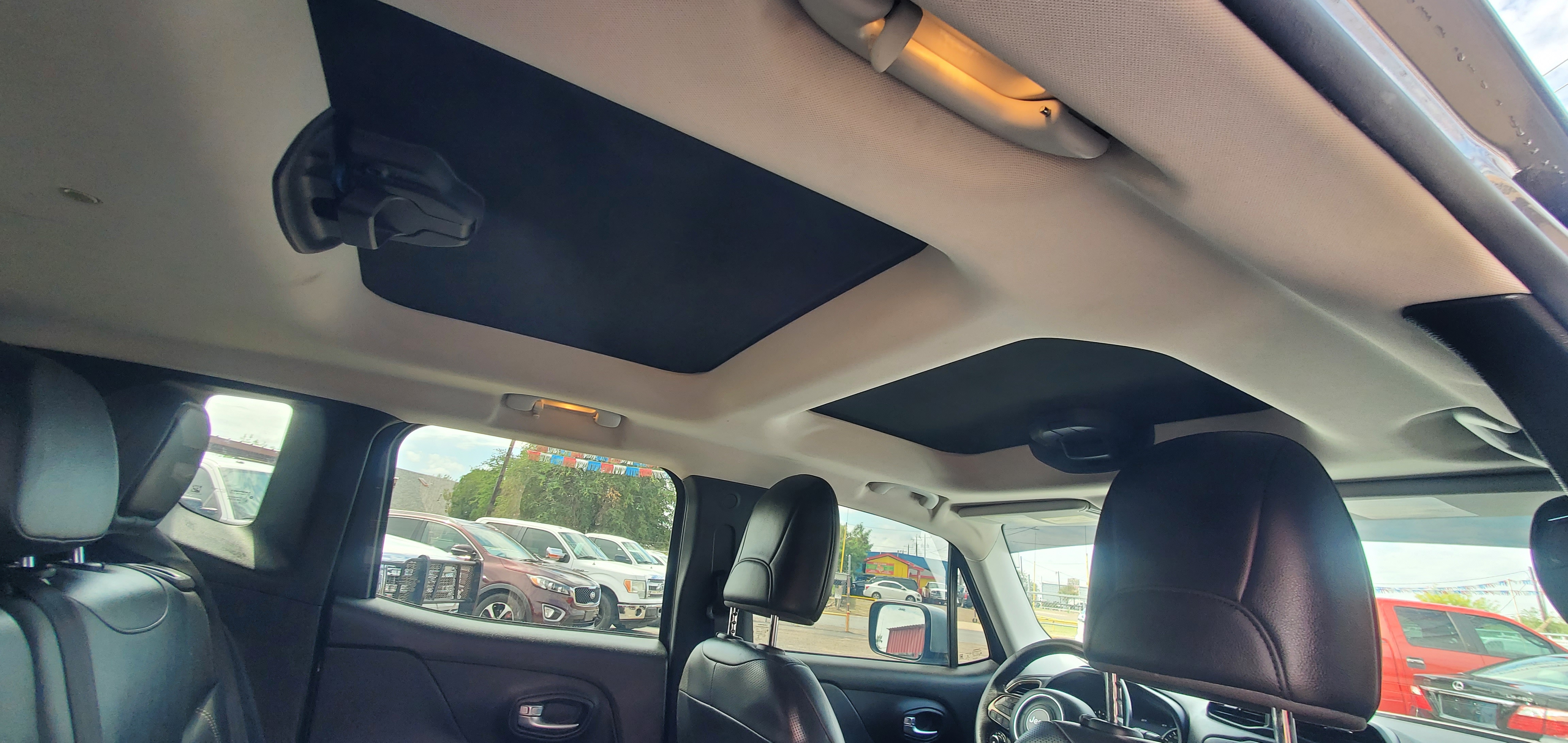 Vehicle photo 5