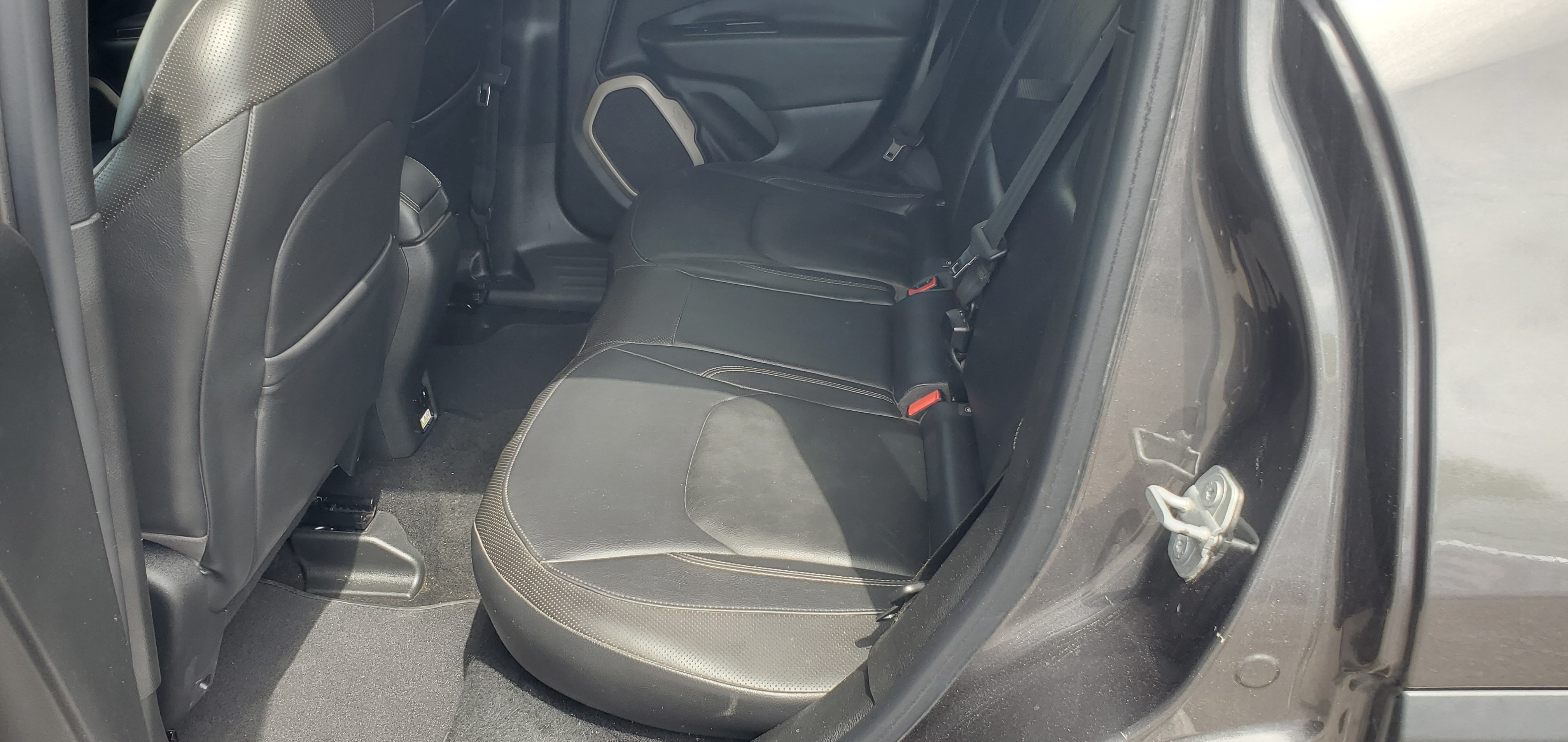 Vehicle photo 8