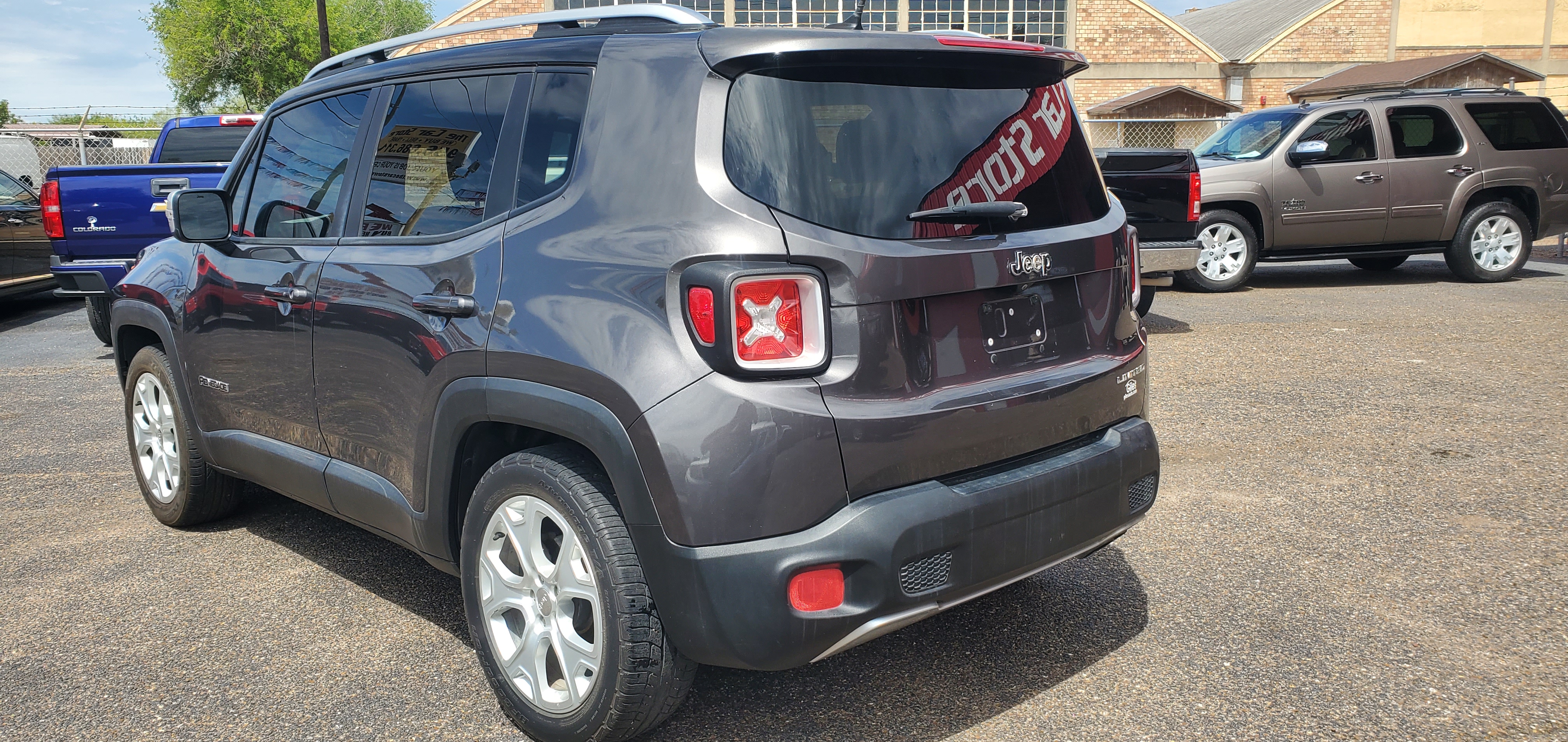 Vehicle photo 10