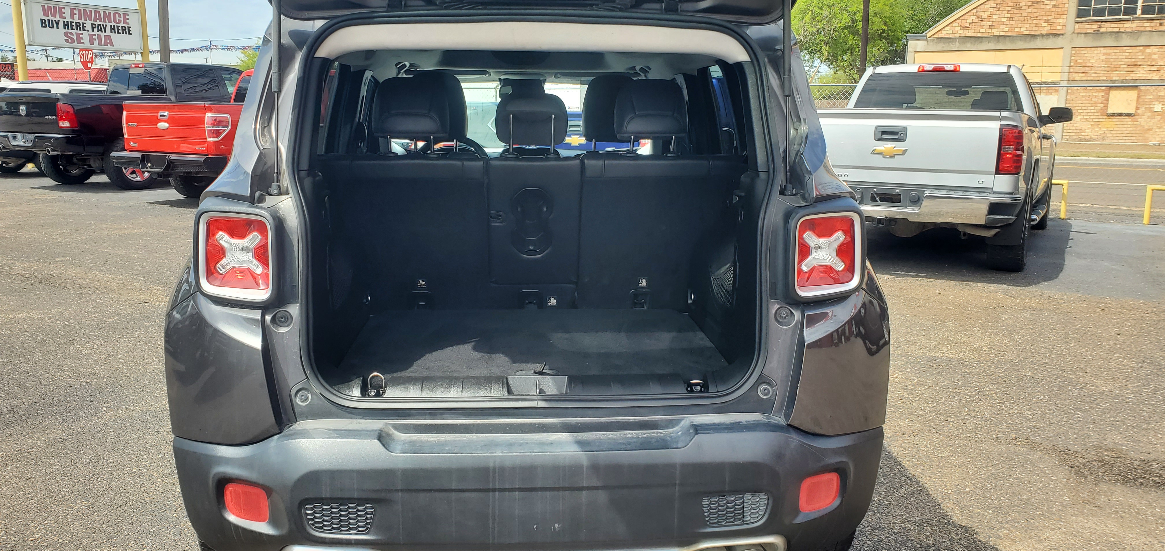 Vehicle photo 11