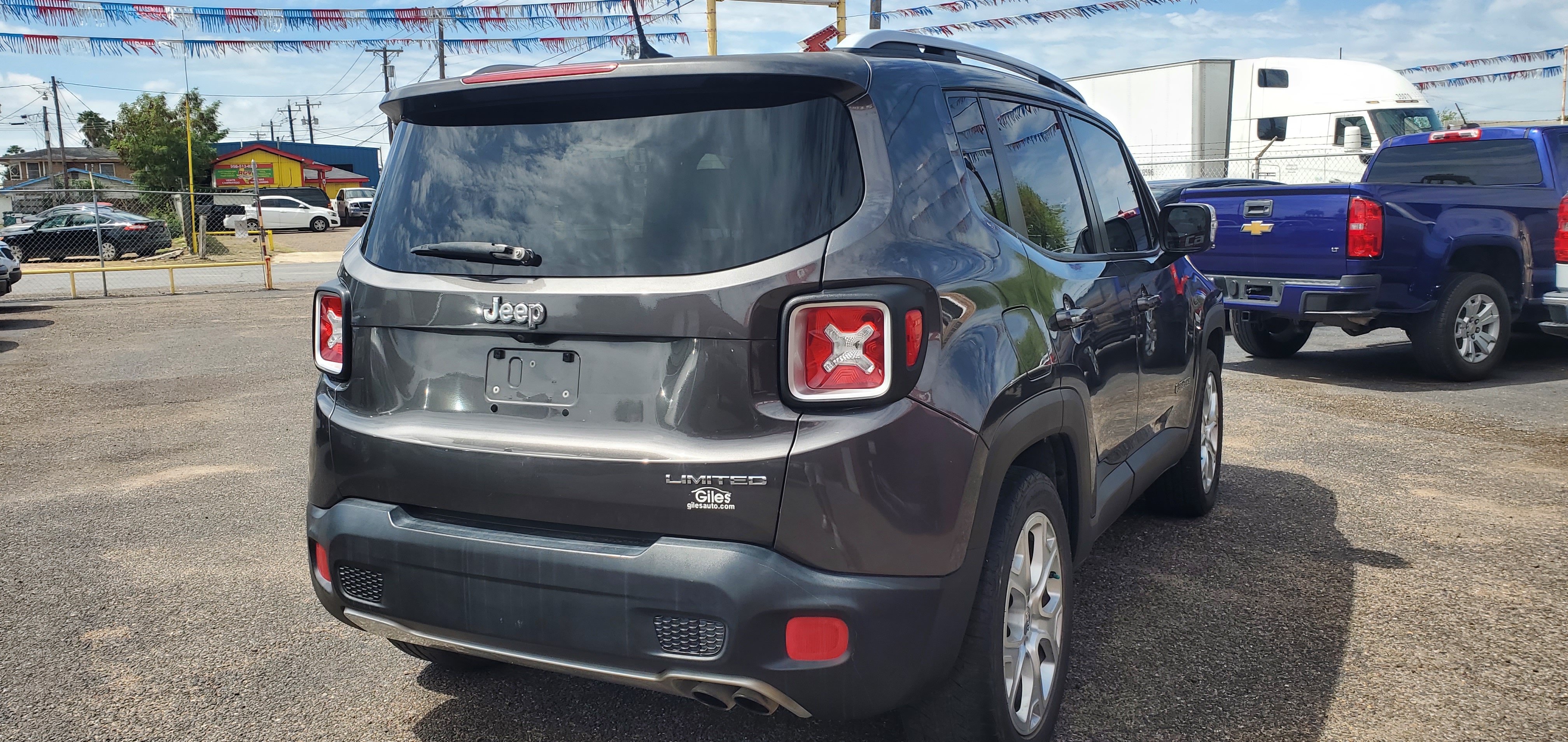 Vehicle photo 12