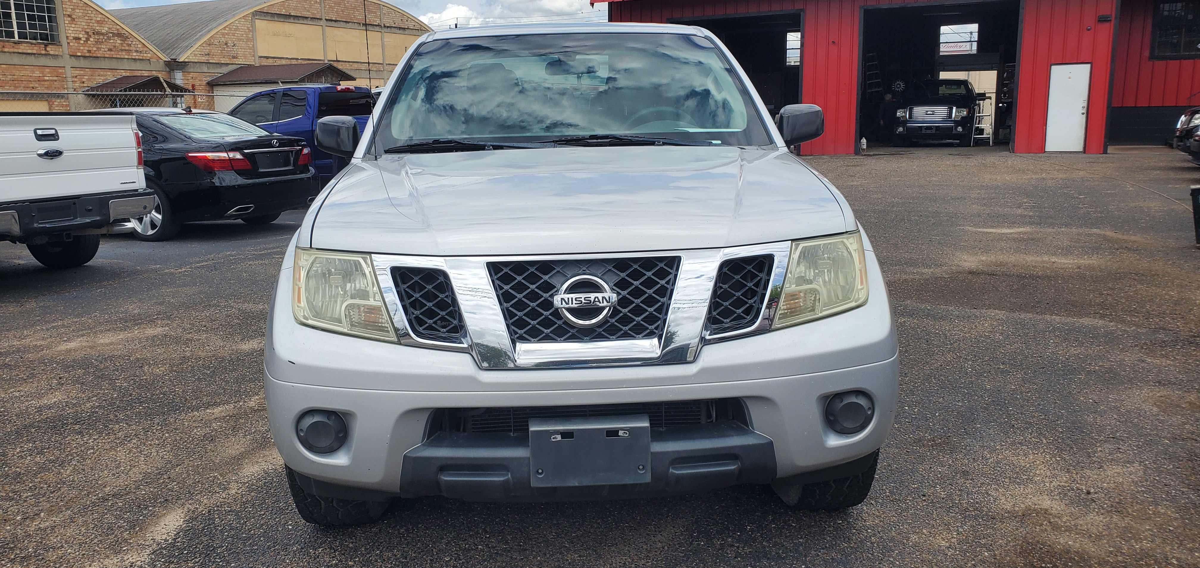 Vehicle photo 2