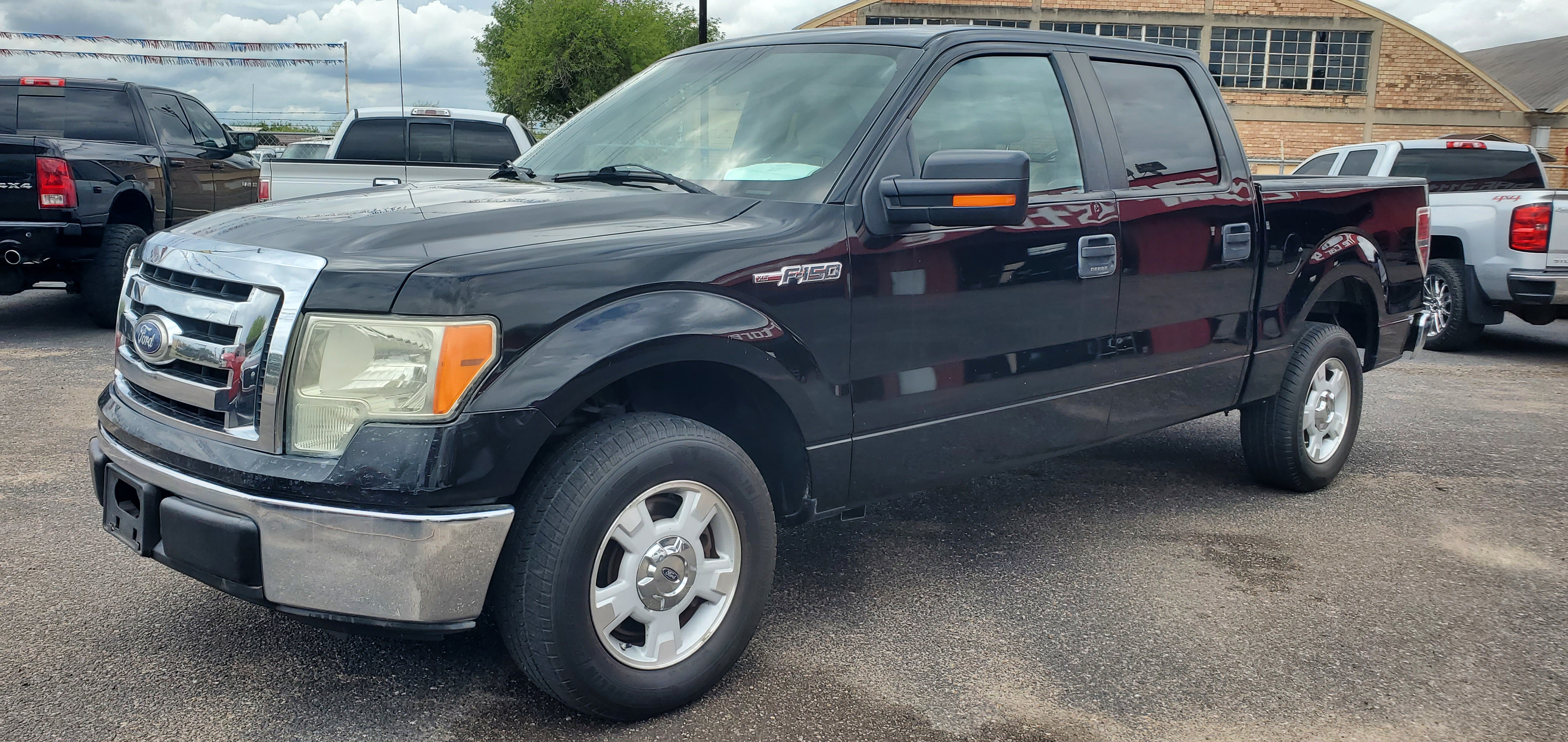 Vehicle photo 3
