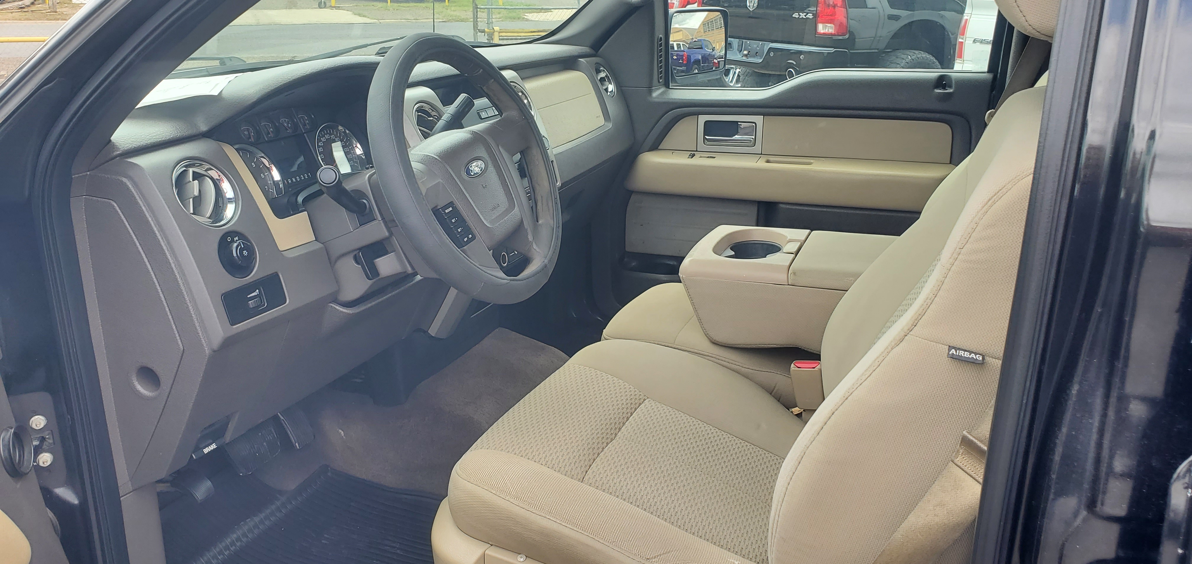 Vehicle photo 13