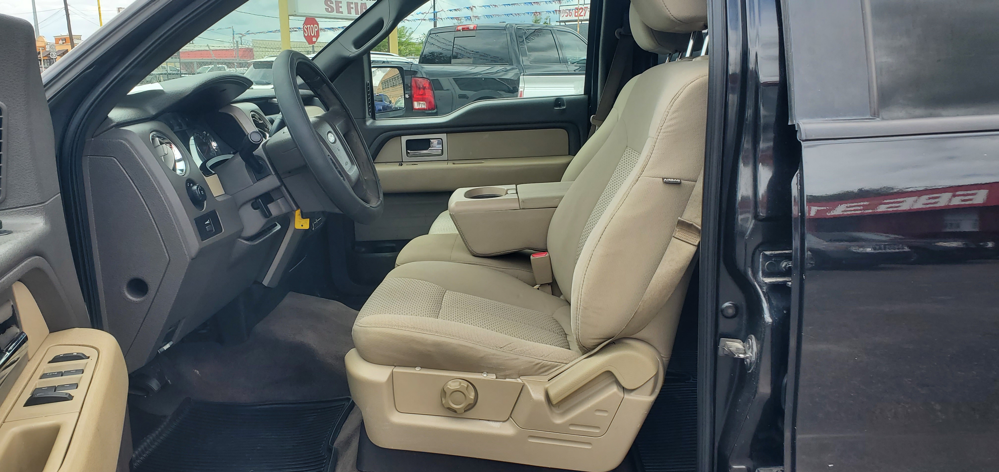 Vehicle photo 10