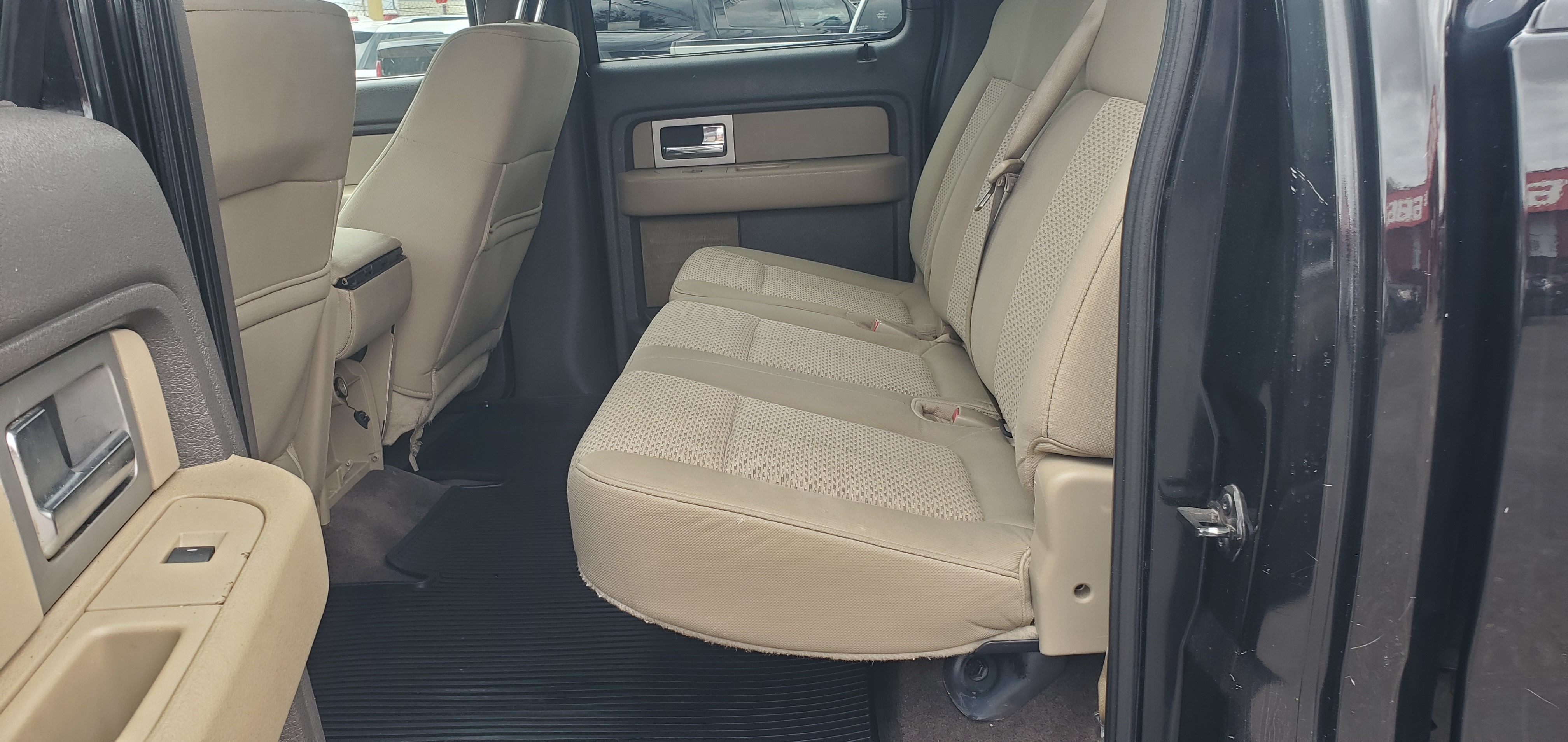 Vehicle photo 11