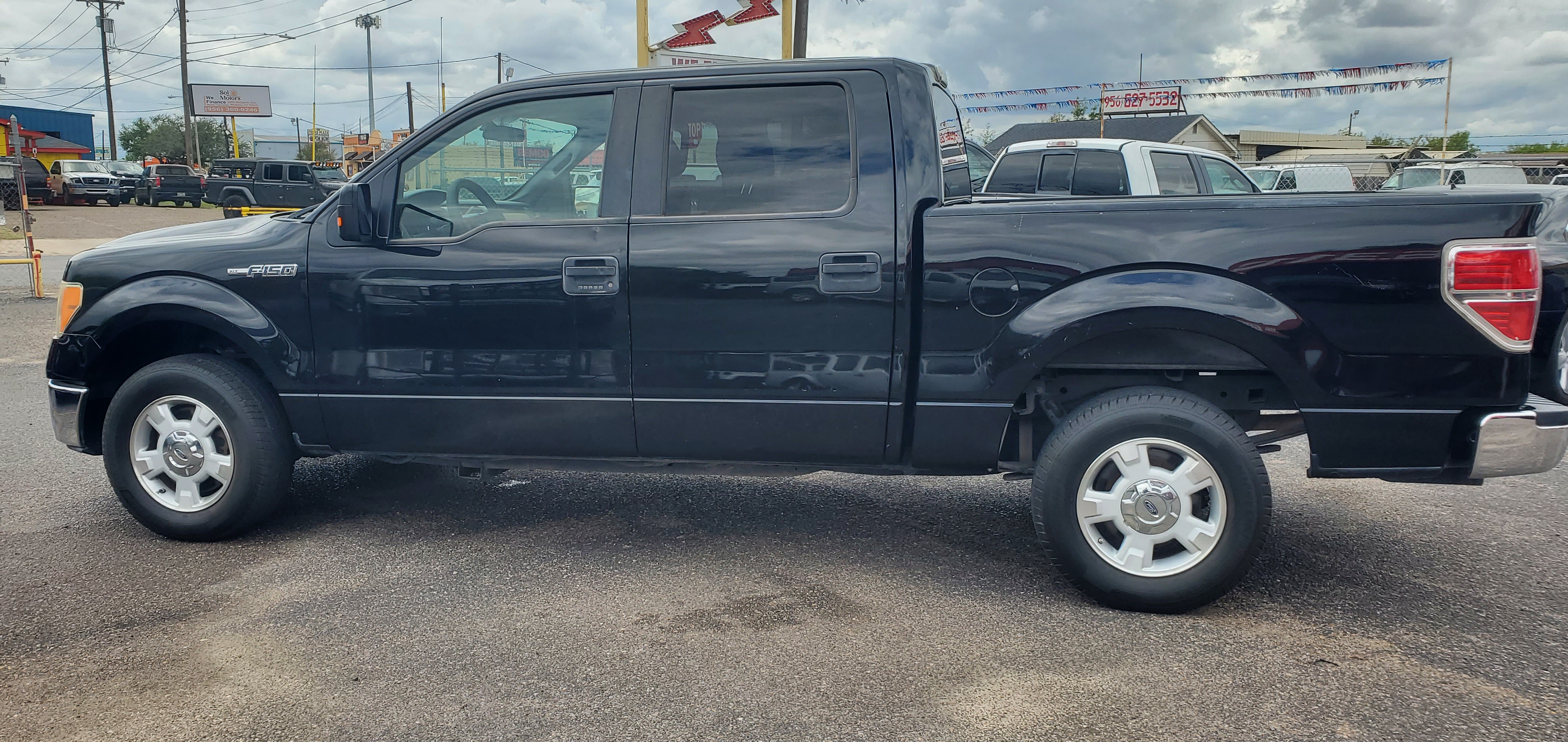 Vehicle photo 7