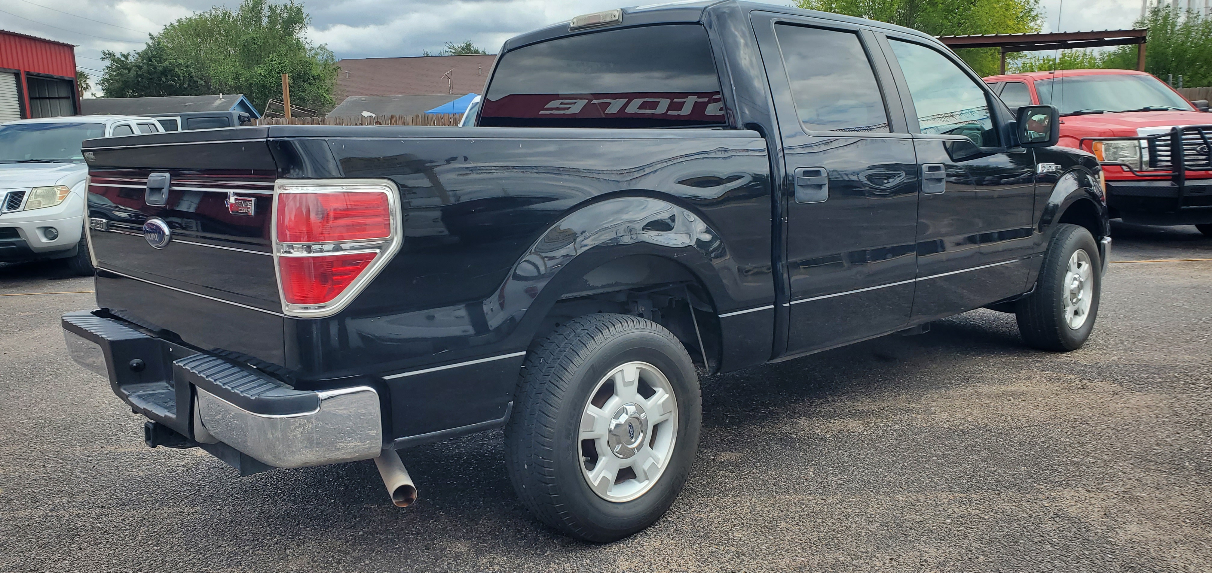 Vehicle photo 9