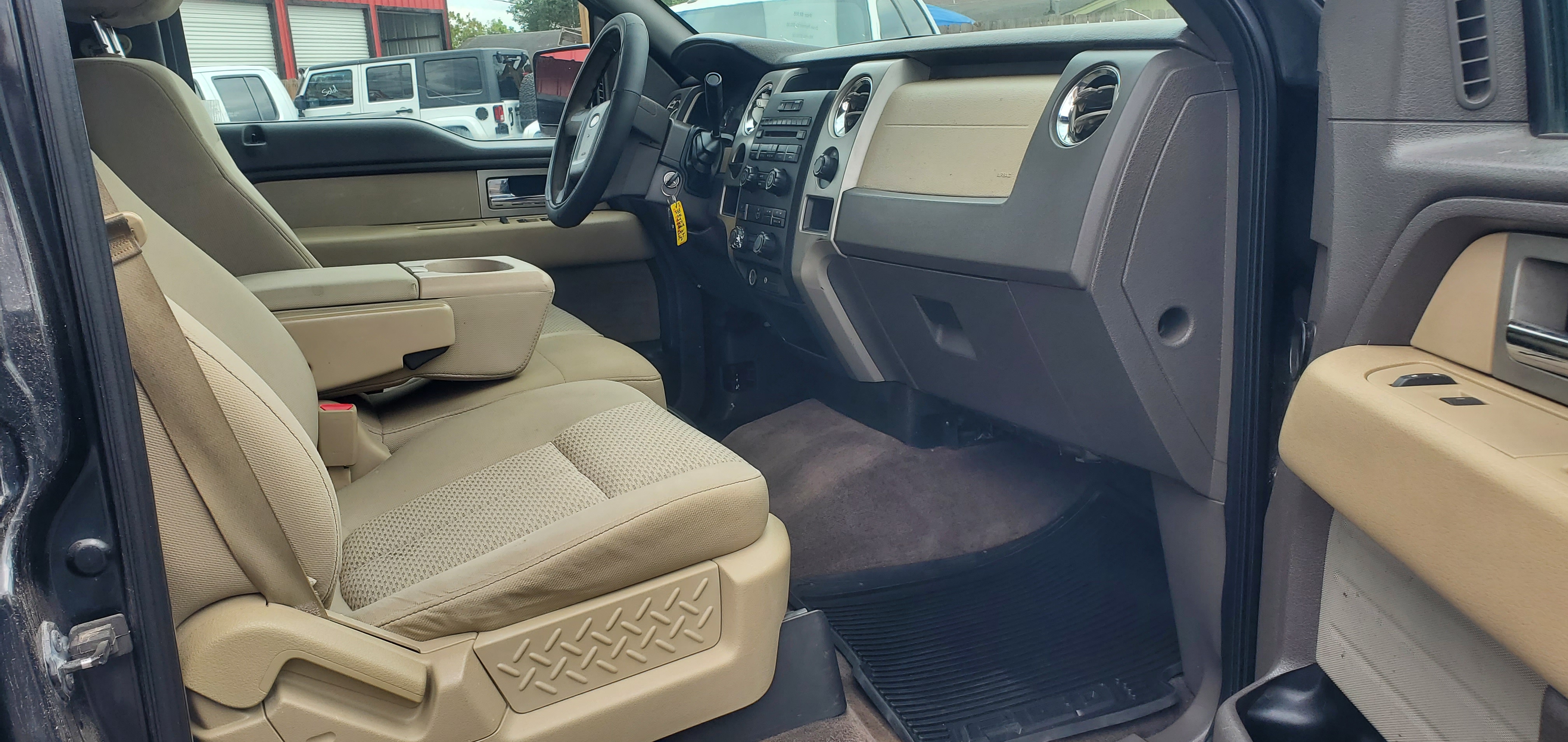 Vehicle photo 16