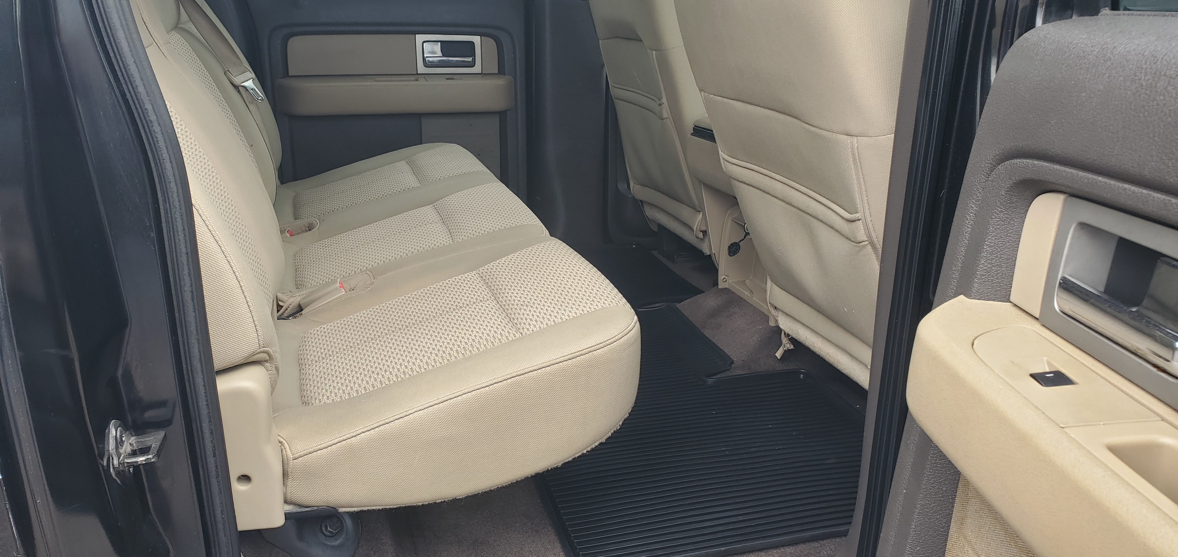 Vehicle photo 12