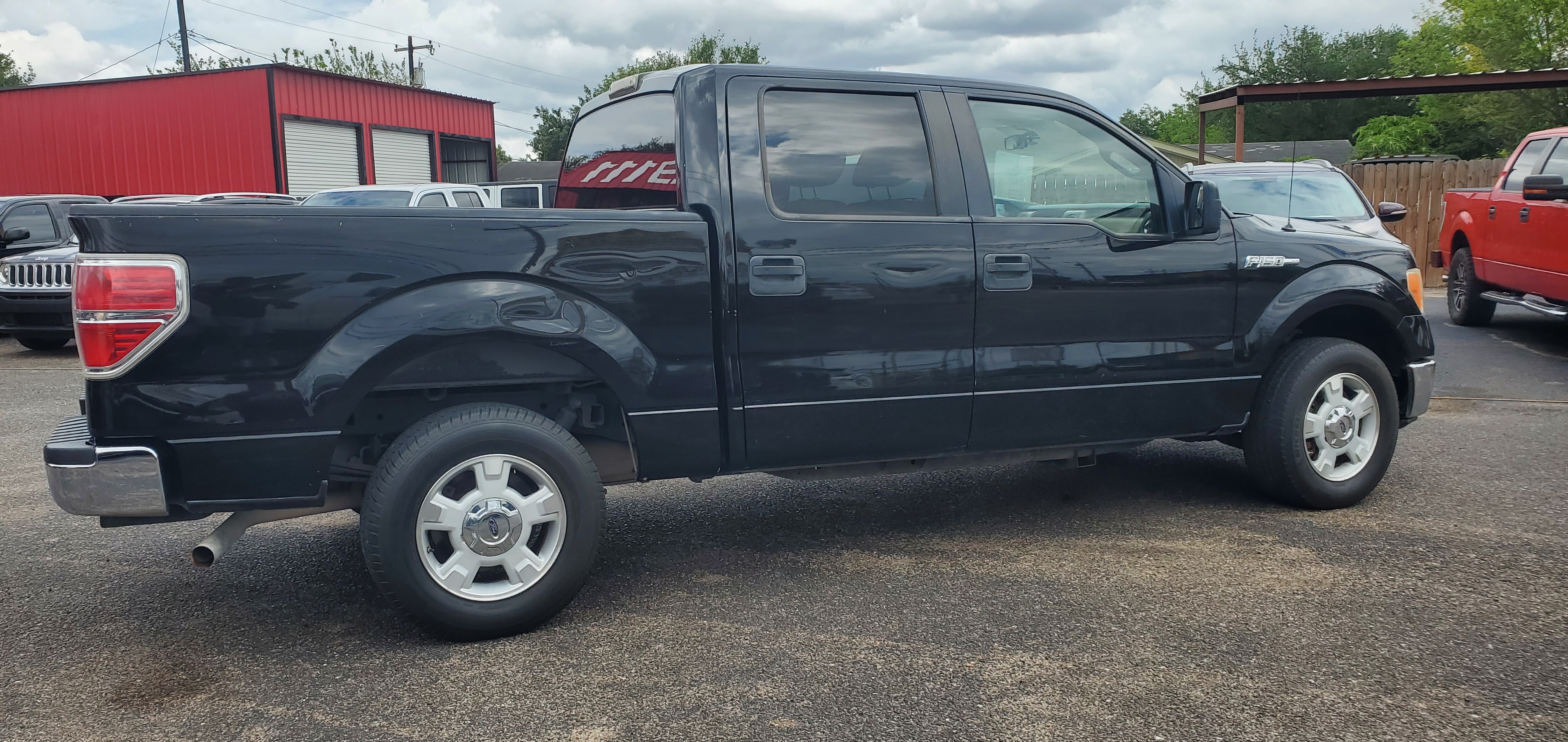 Vehicle photo 6