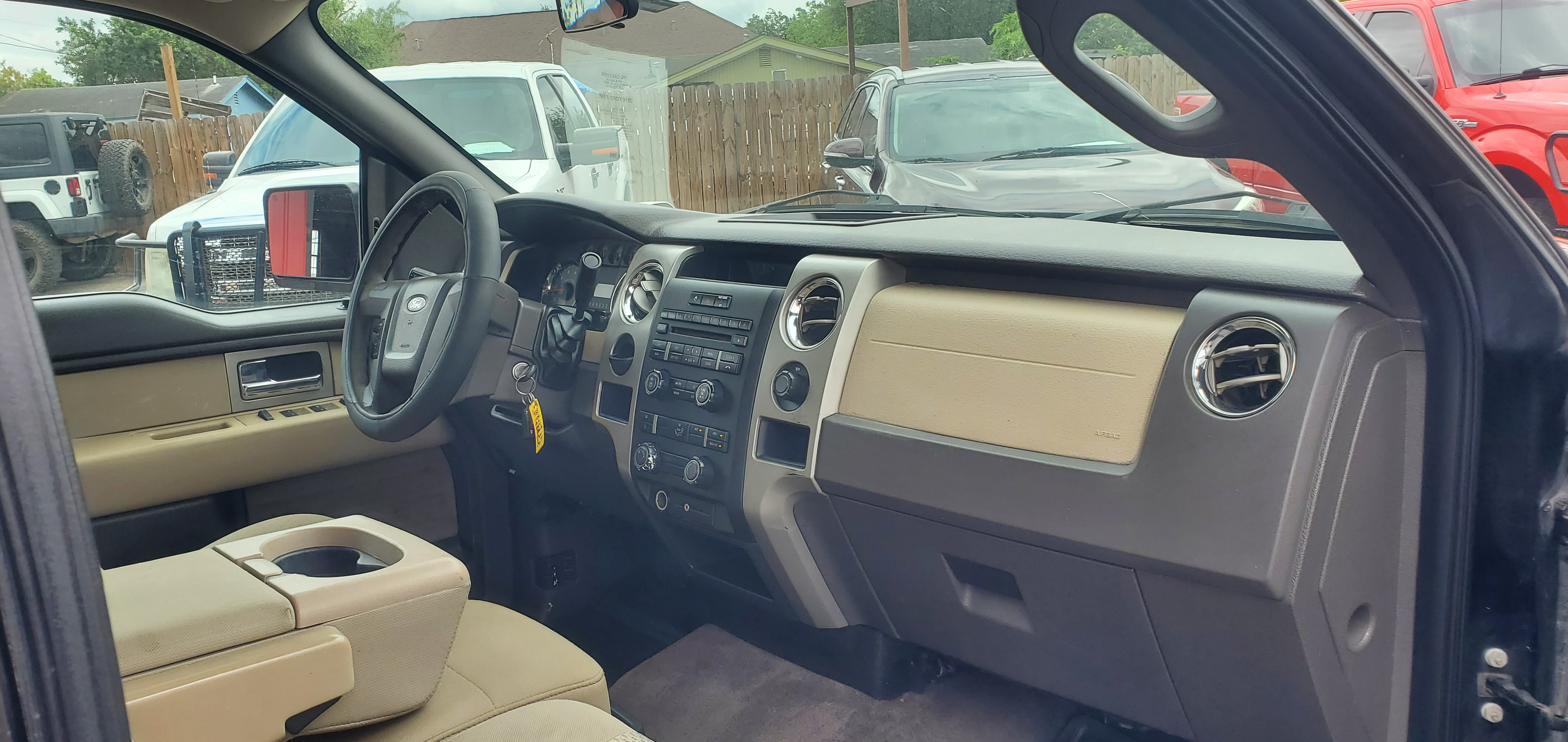 Vehicle photo 15