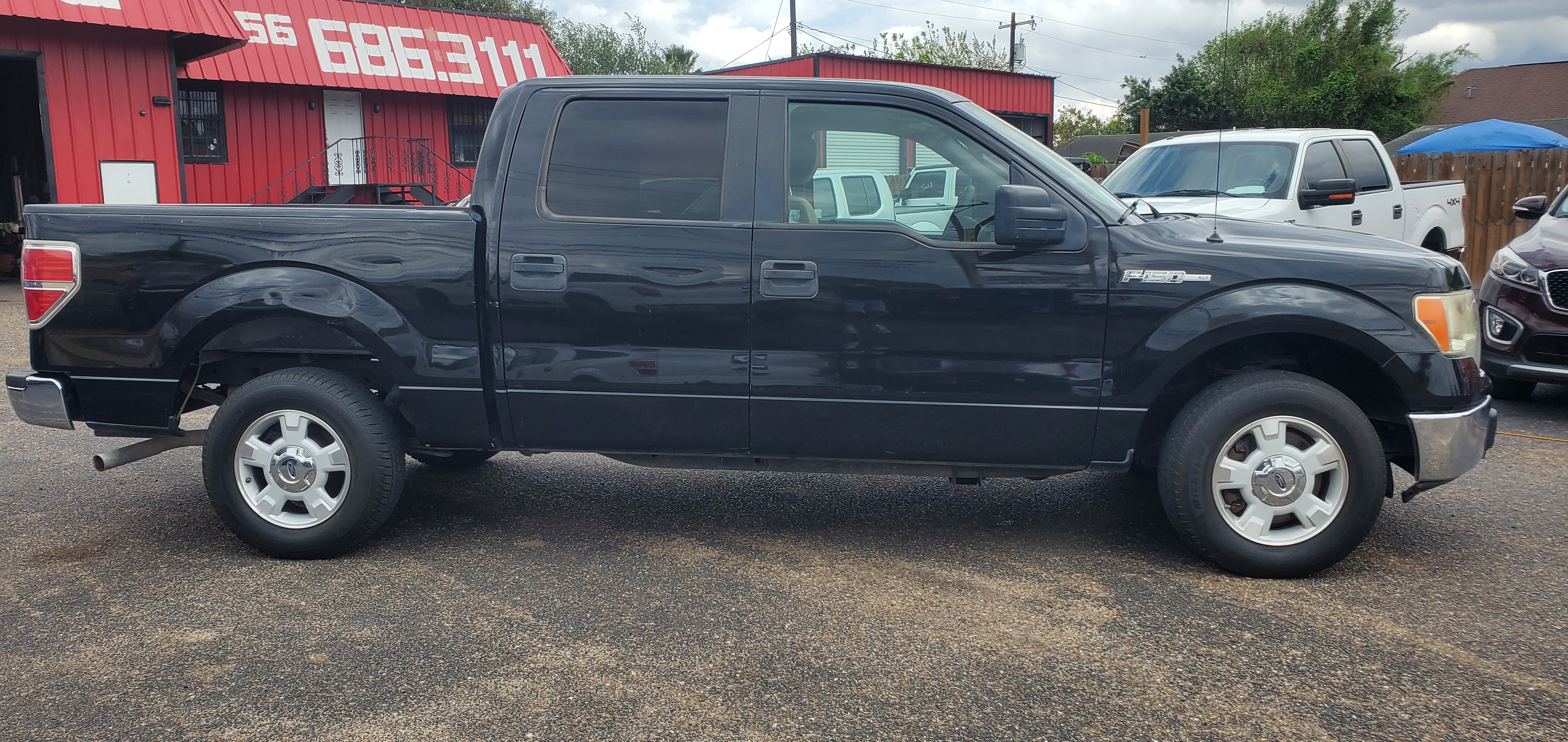 Vehicle photo 8