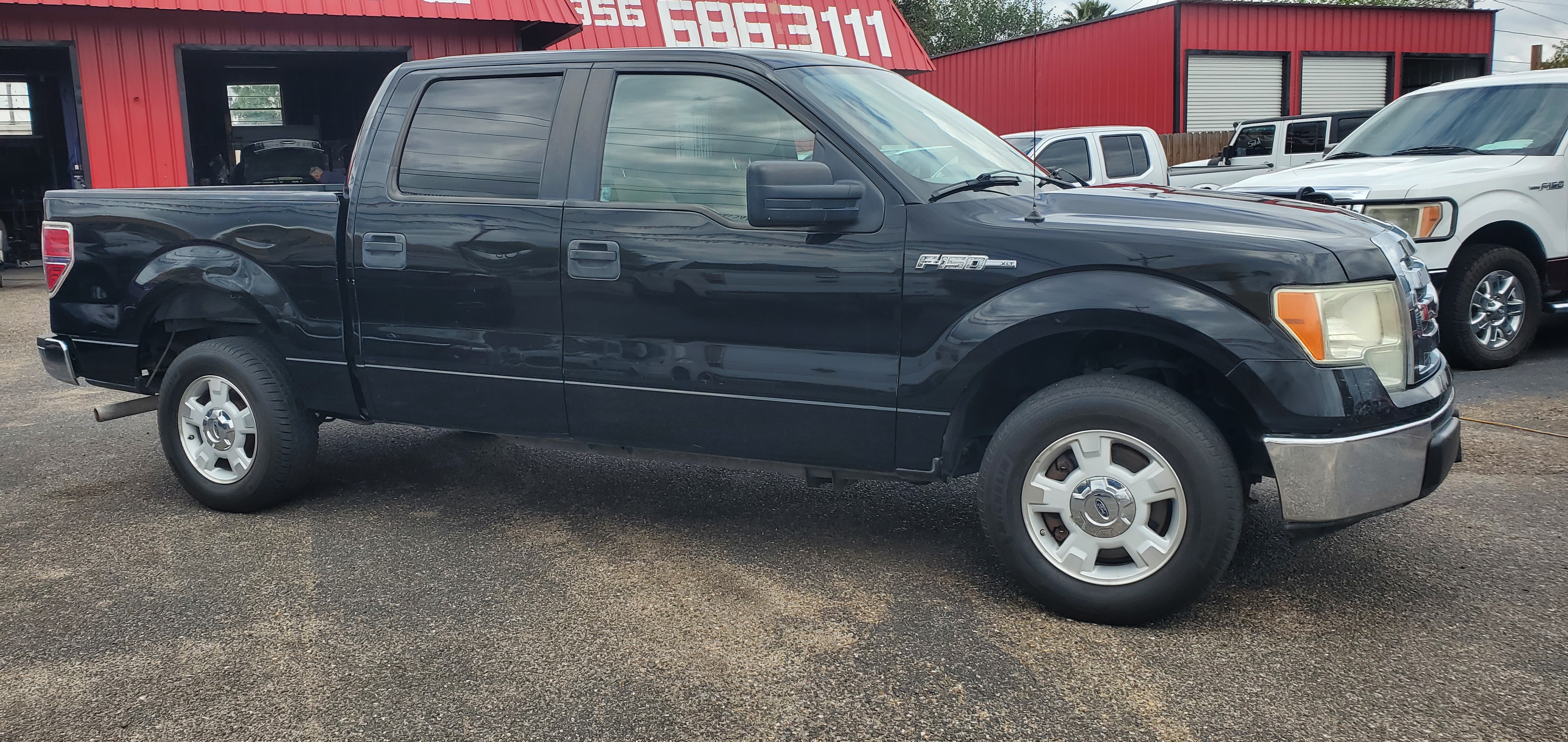 Vehicle photo 2