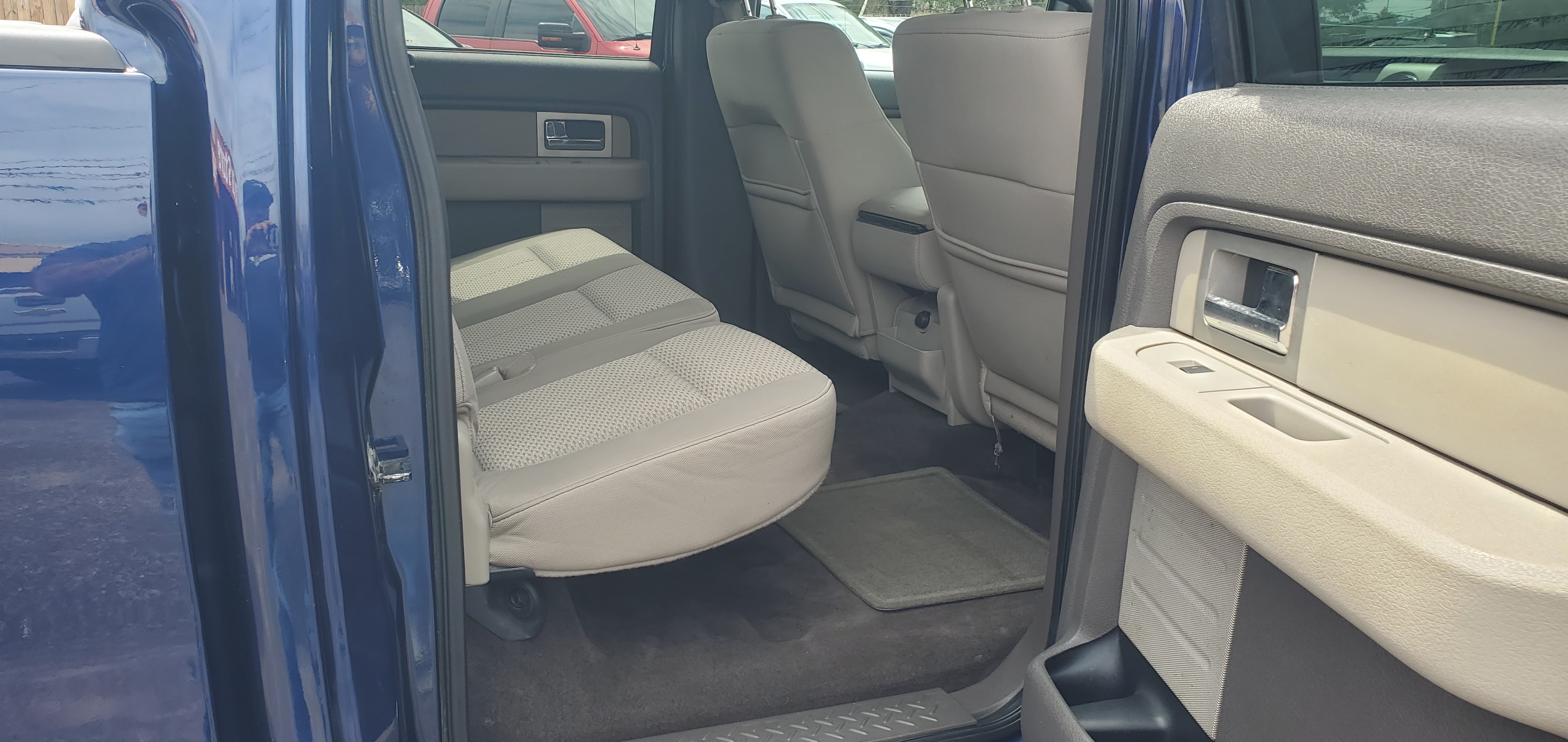 Vehicle photo 11