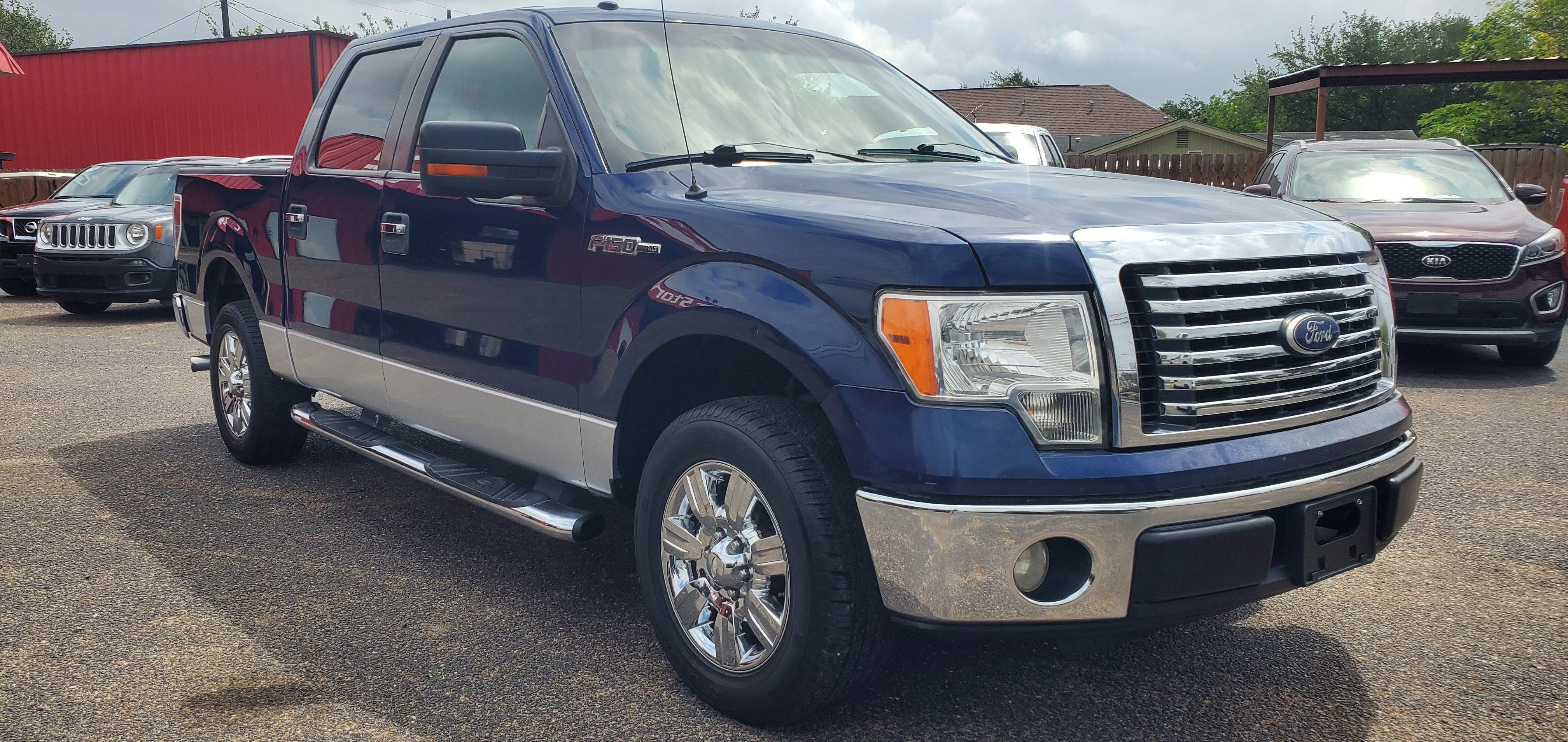 Vehicle photo 2