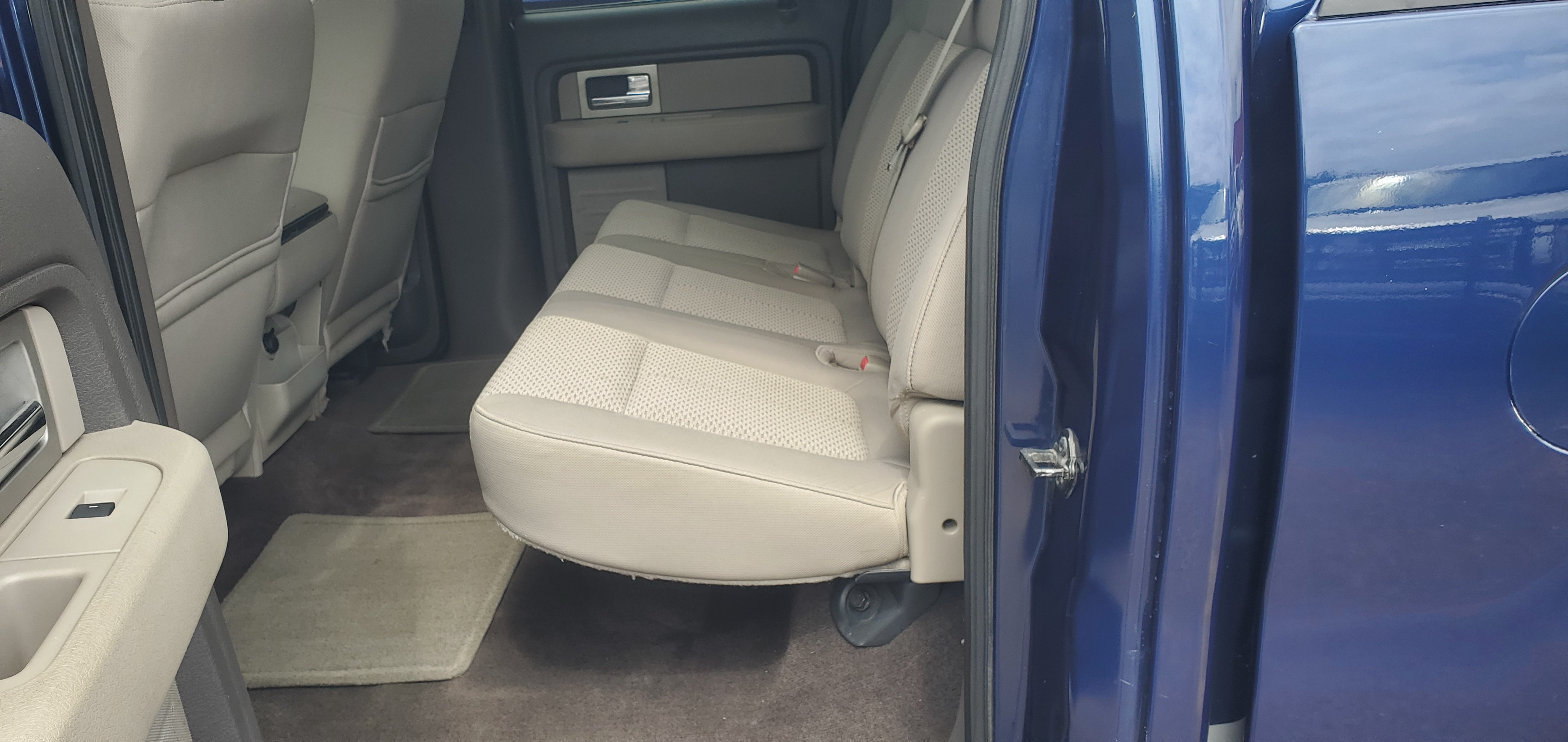 Vehicle photo 14