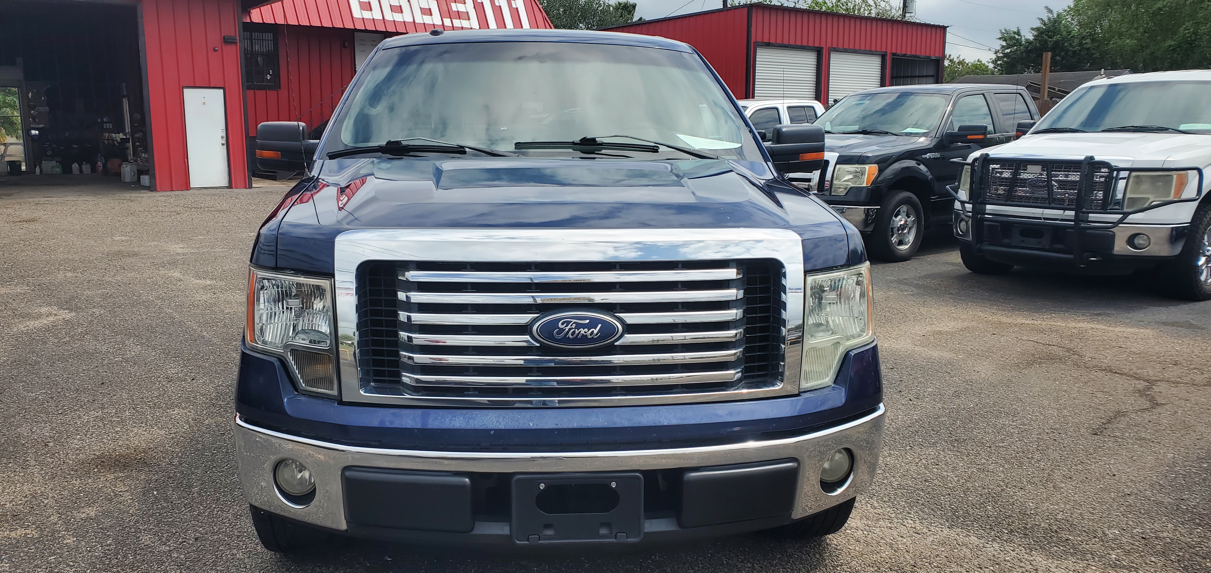 Vehicle photo 6
