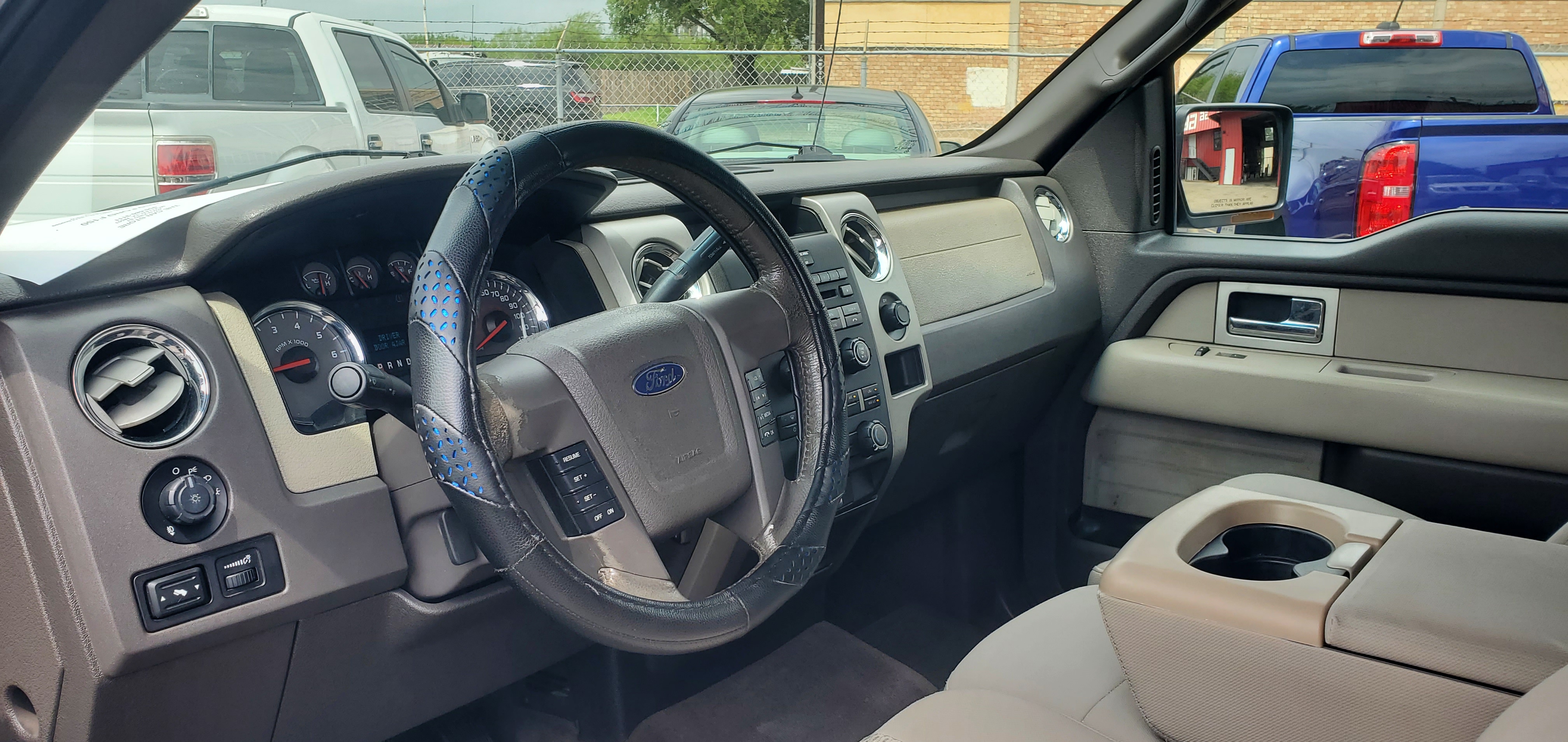 Vehicle photo 13