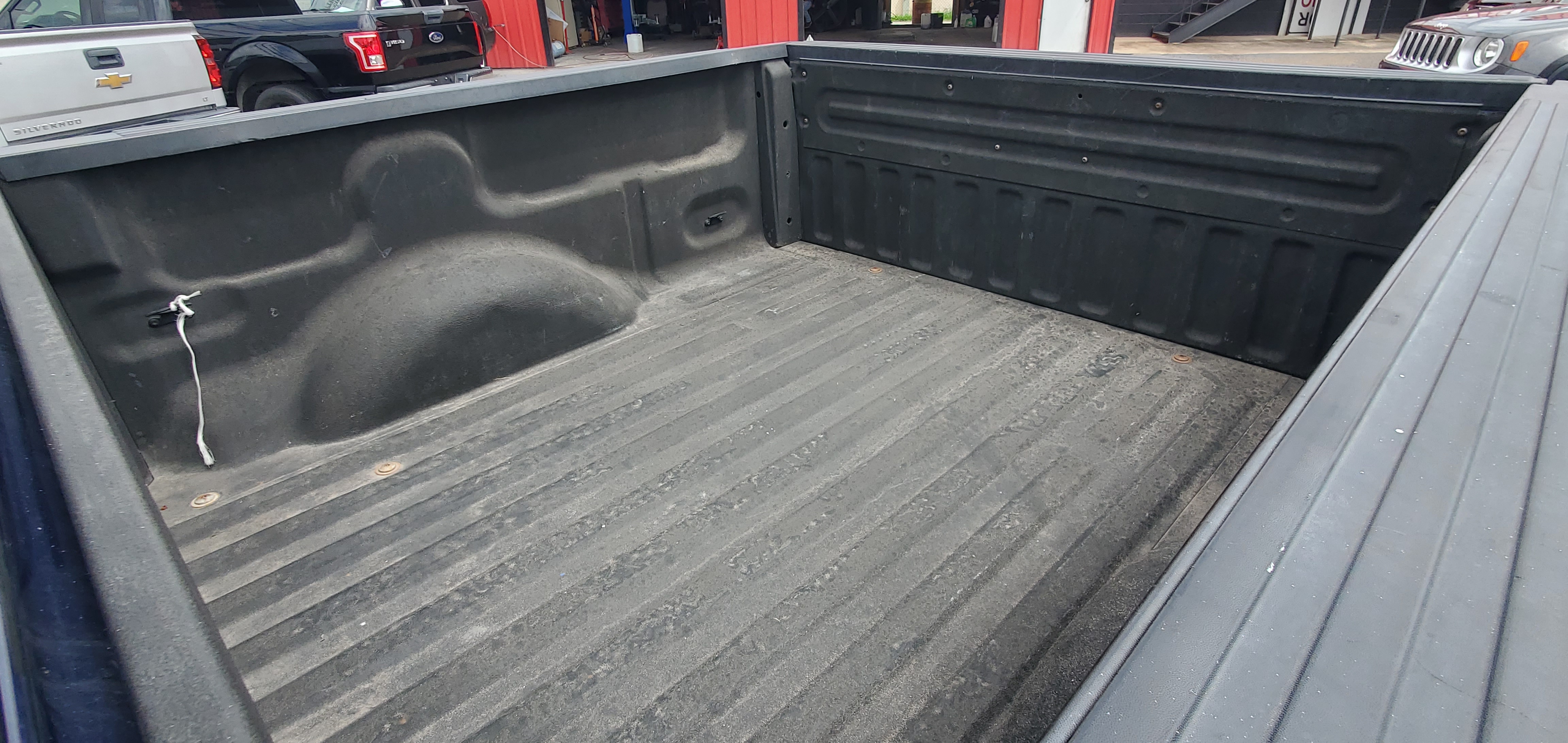 Vehicle photo 17