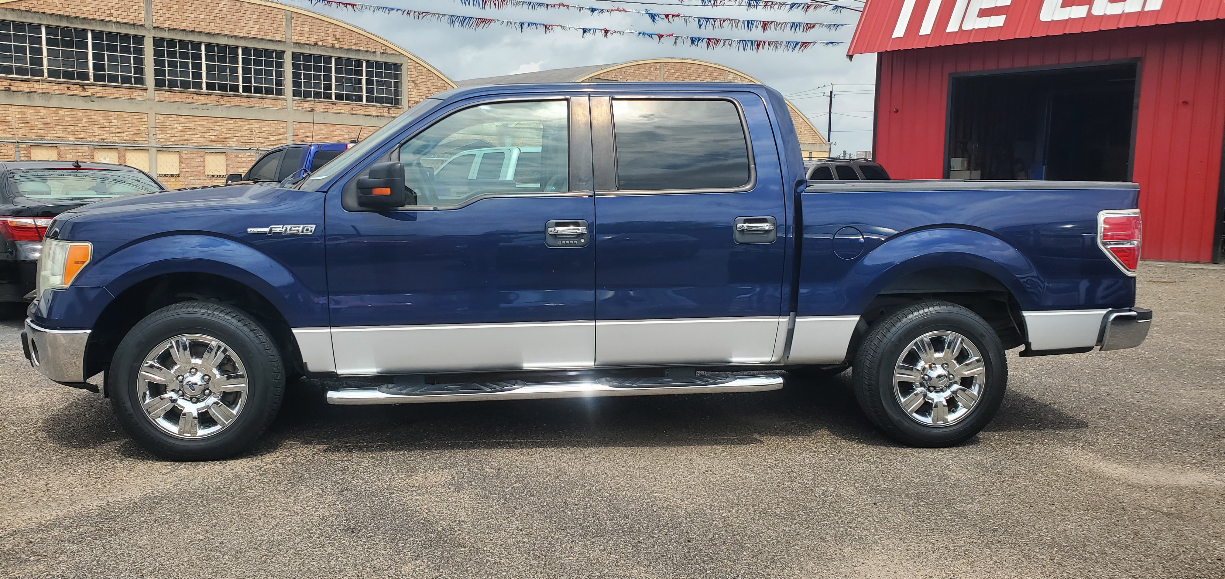 Vehicle photo 8