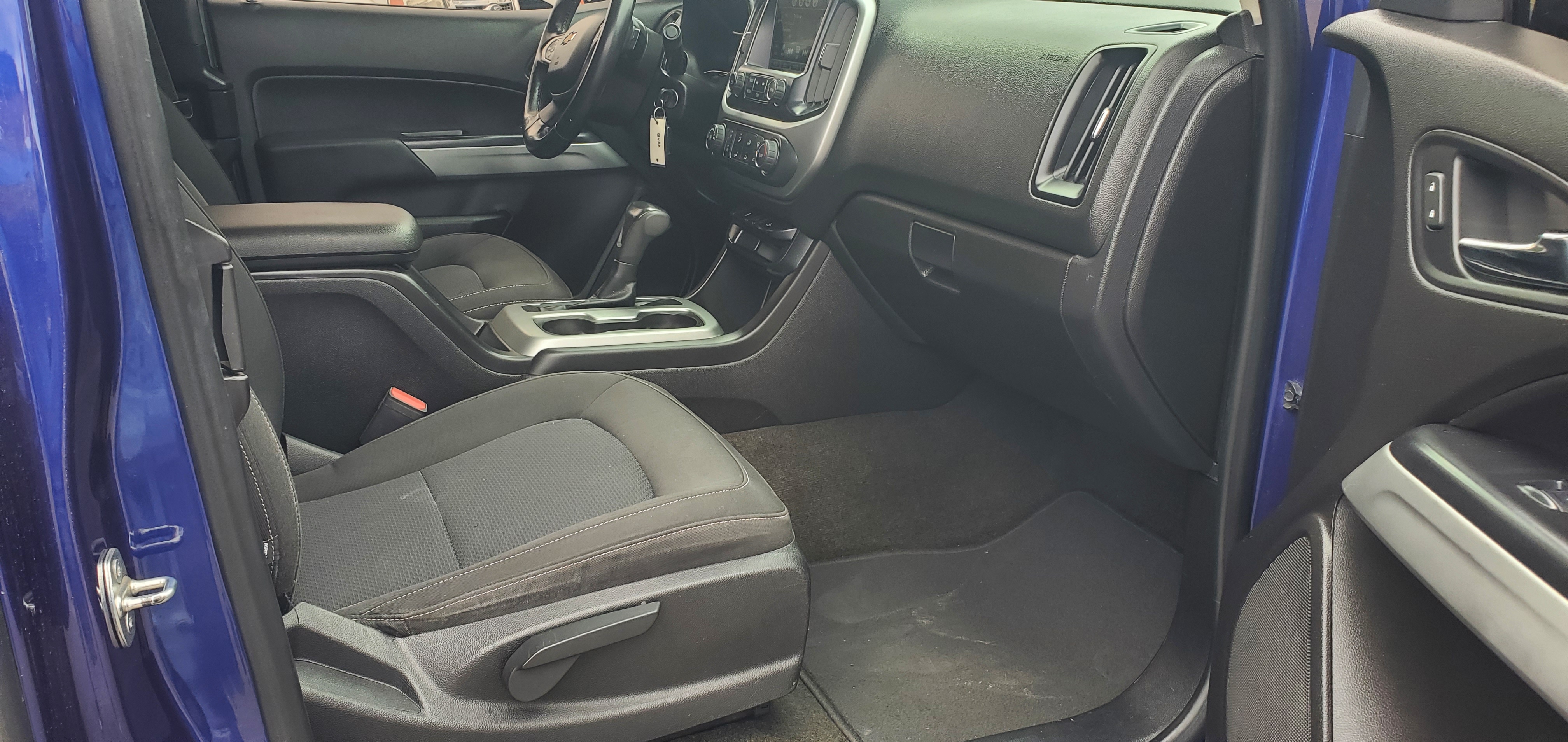 Vehicle photo 6