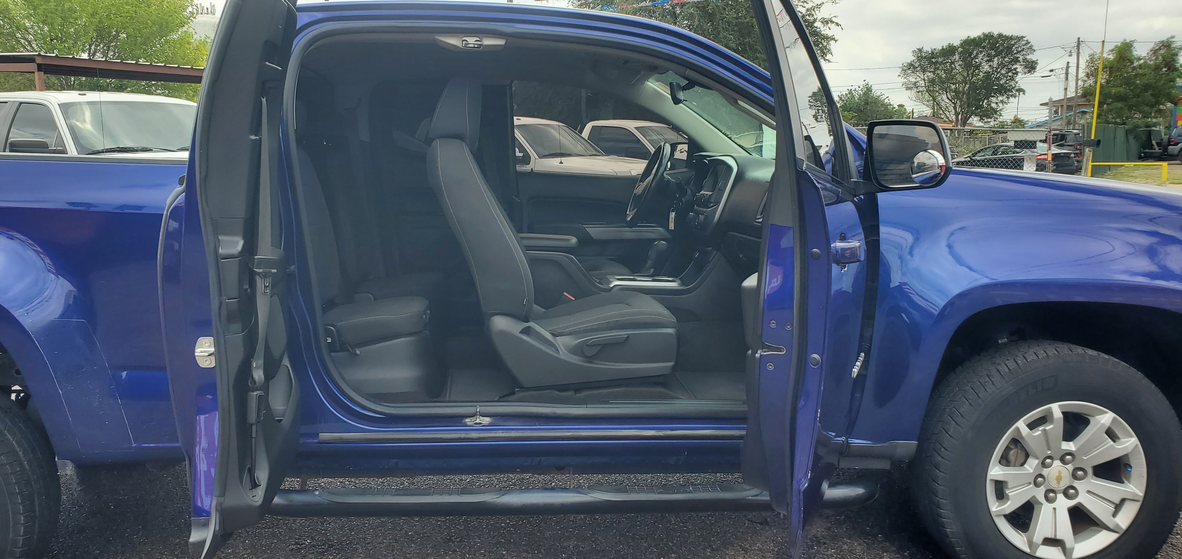 Vehicle photo 9