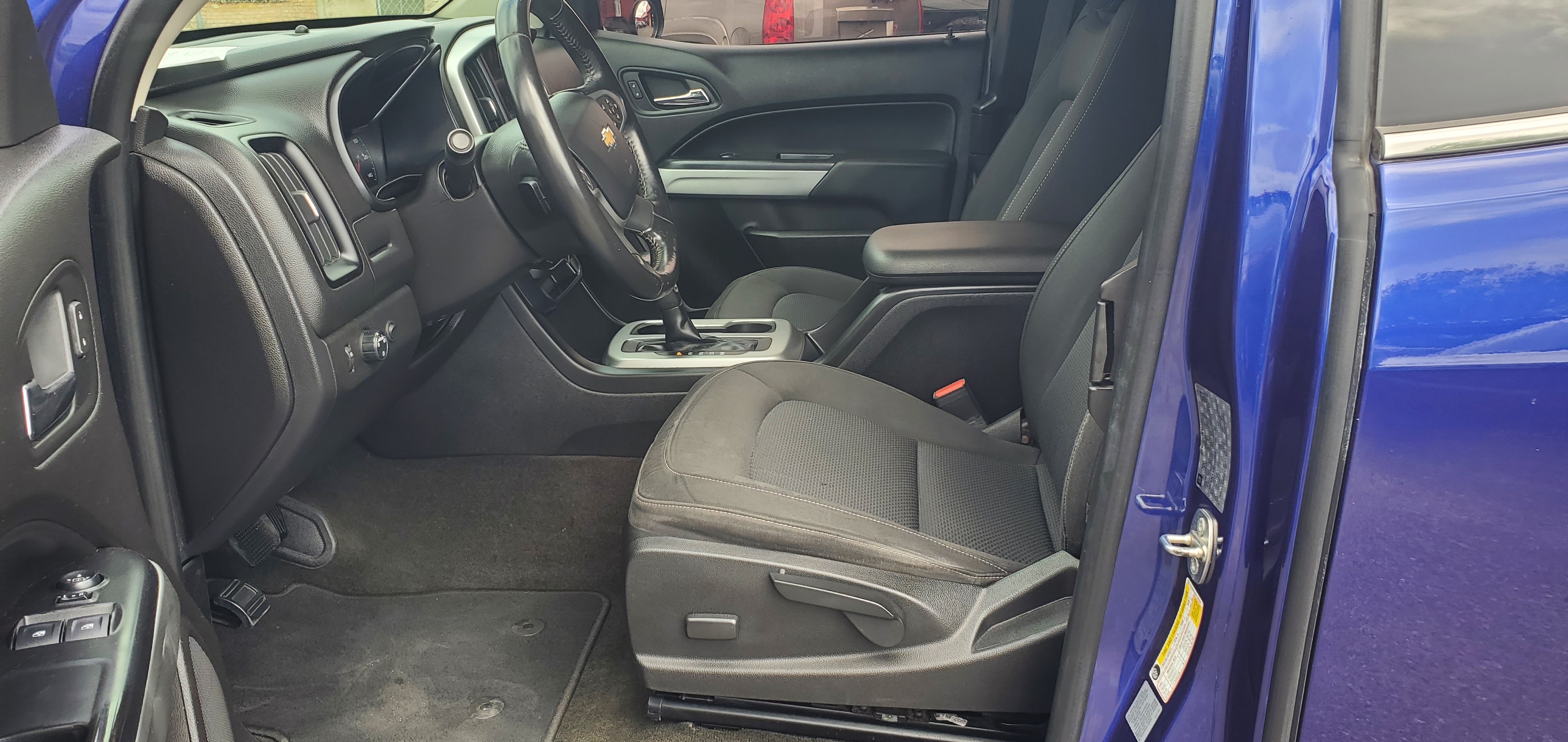 Vehicle photo 15
