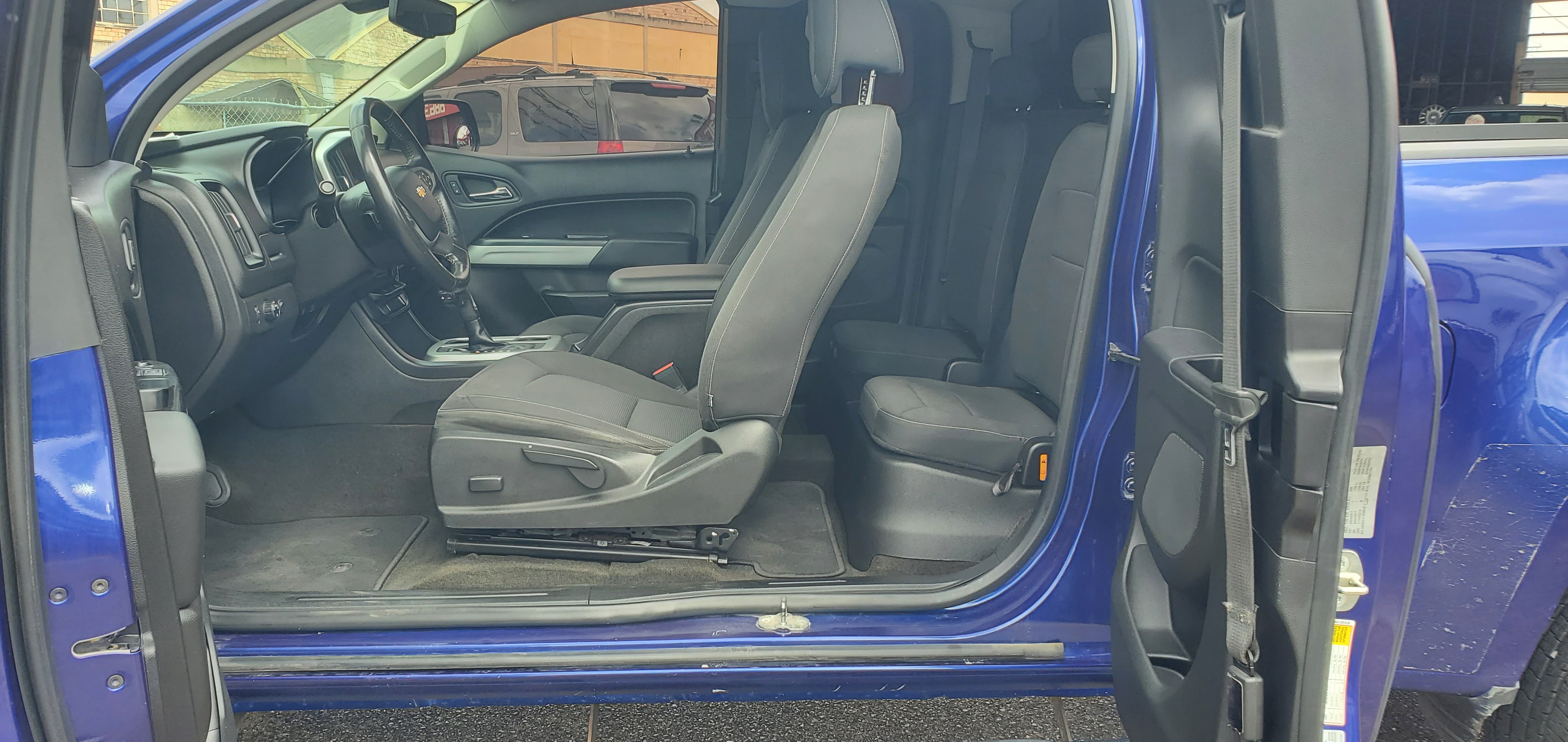 Vehicle photo 16