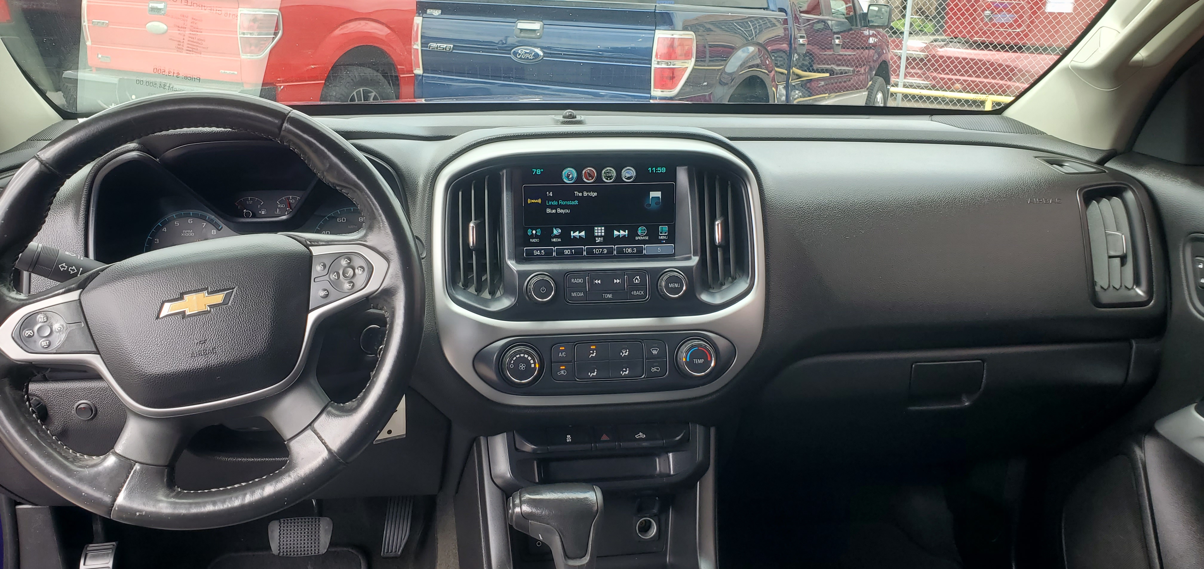 Vehicle photo 17