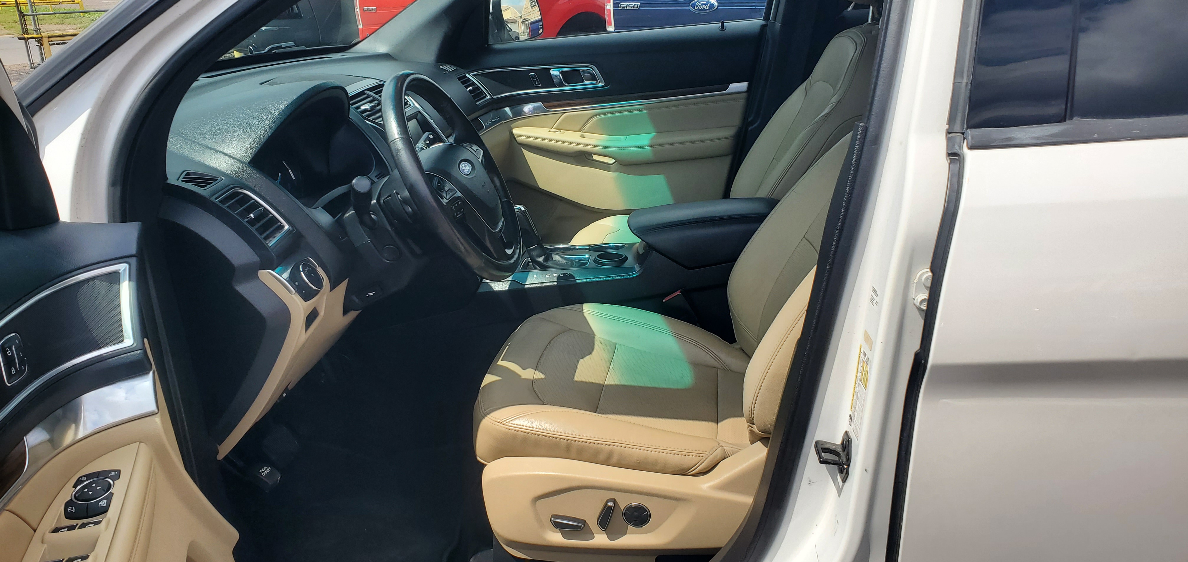 Vehicle photo 10
