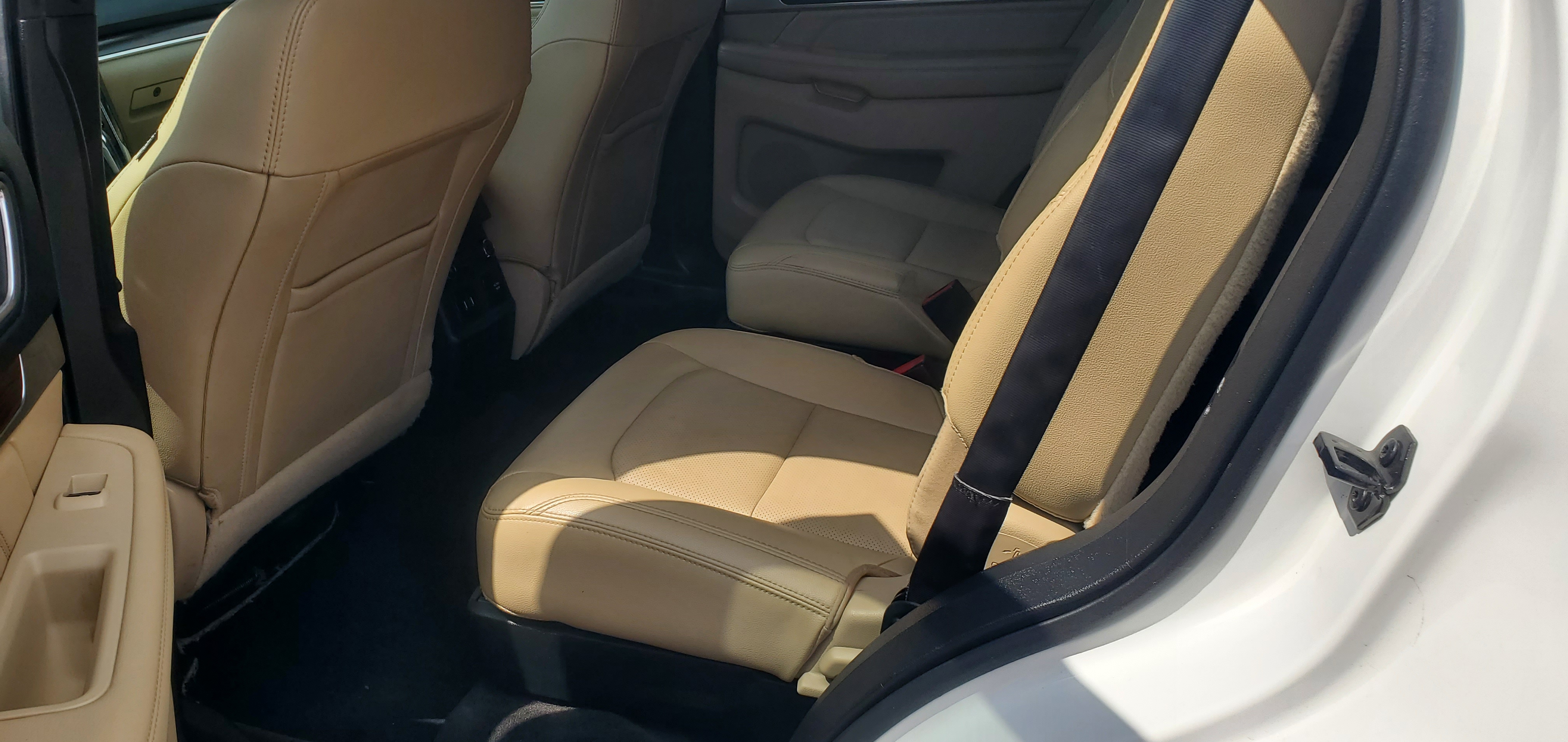 Vehicle photo 11
