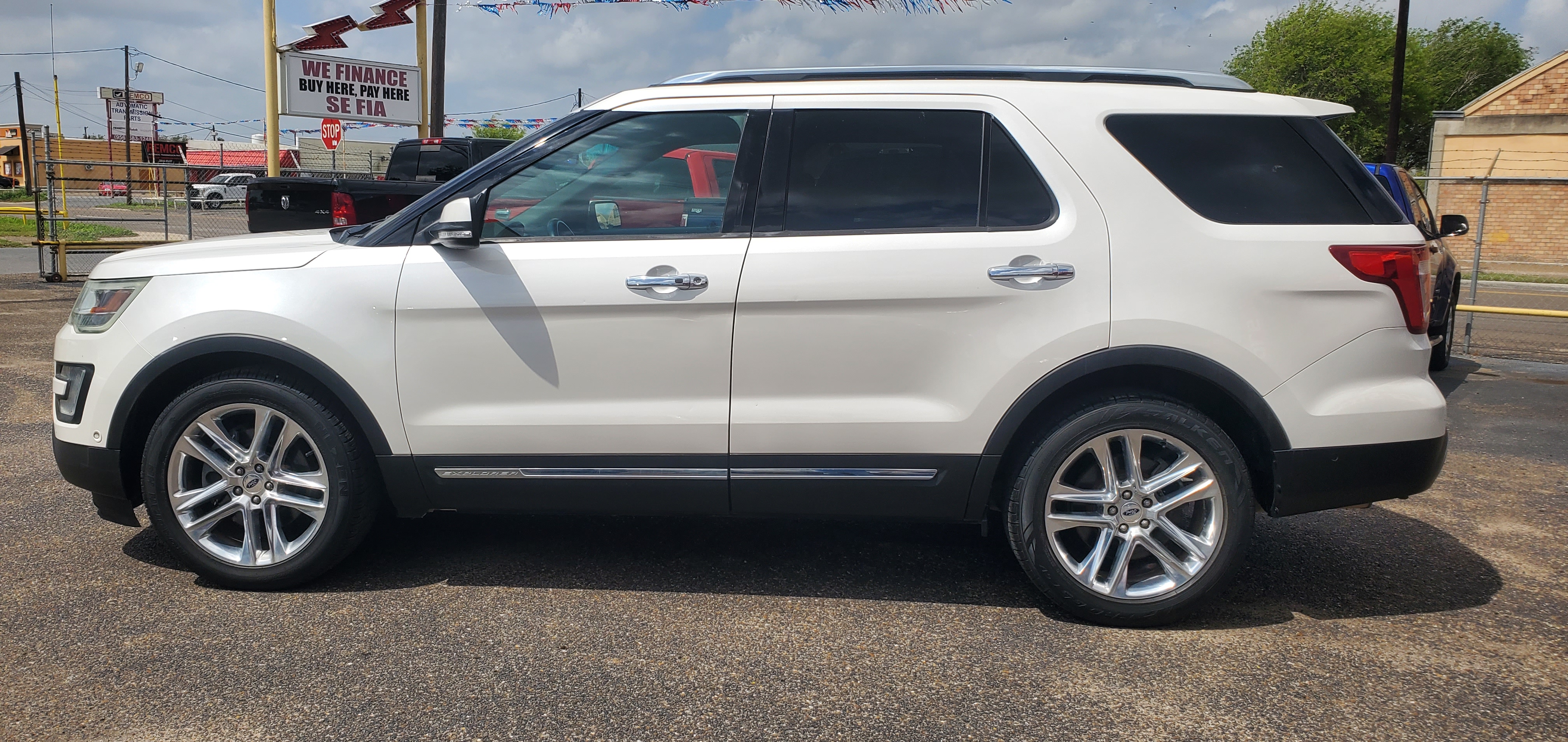 Vehicle photo 3