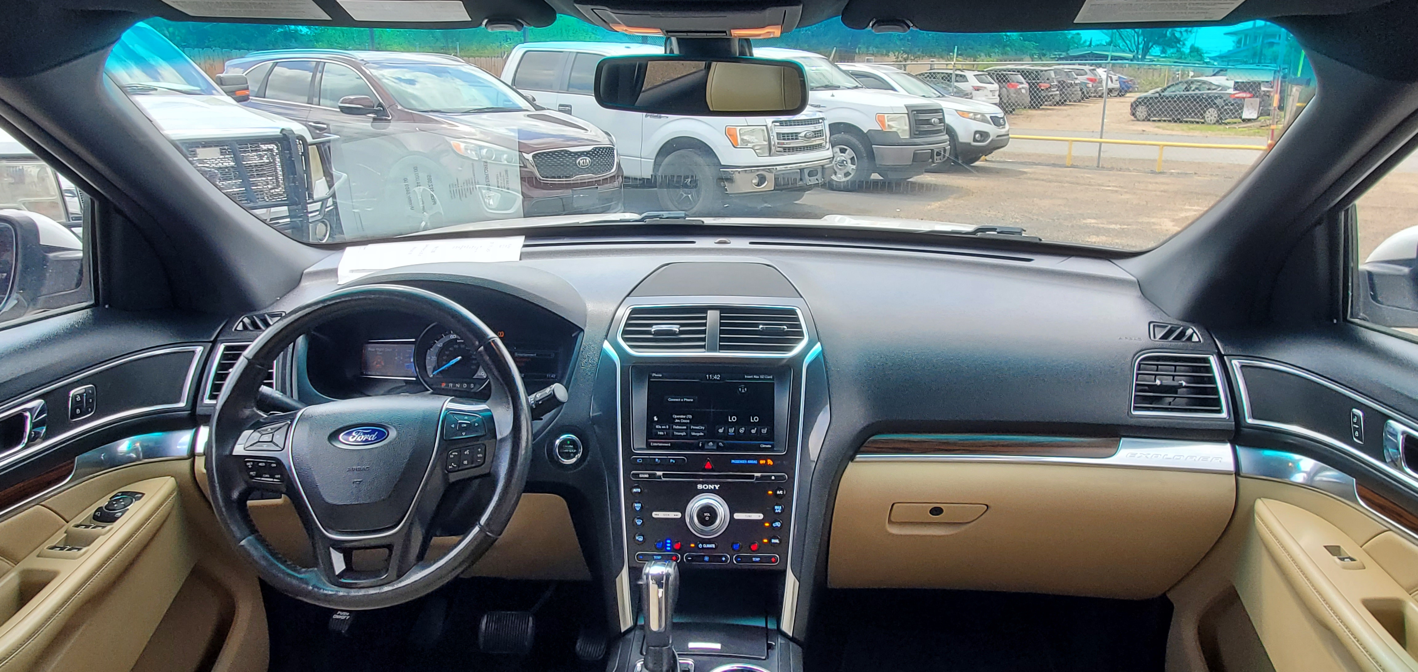 Vehicle photo 14