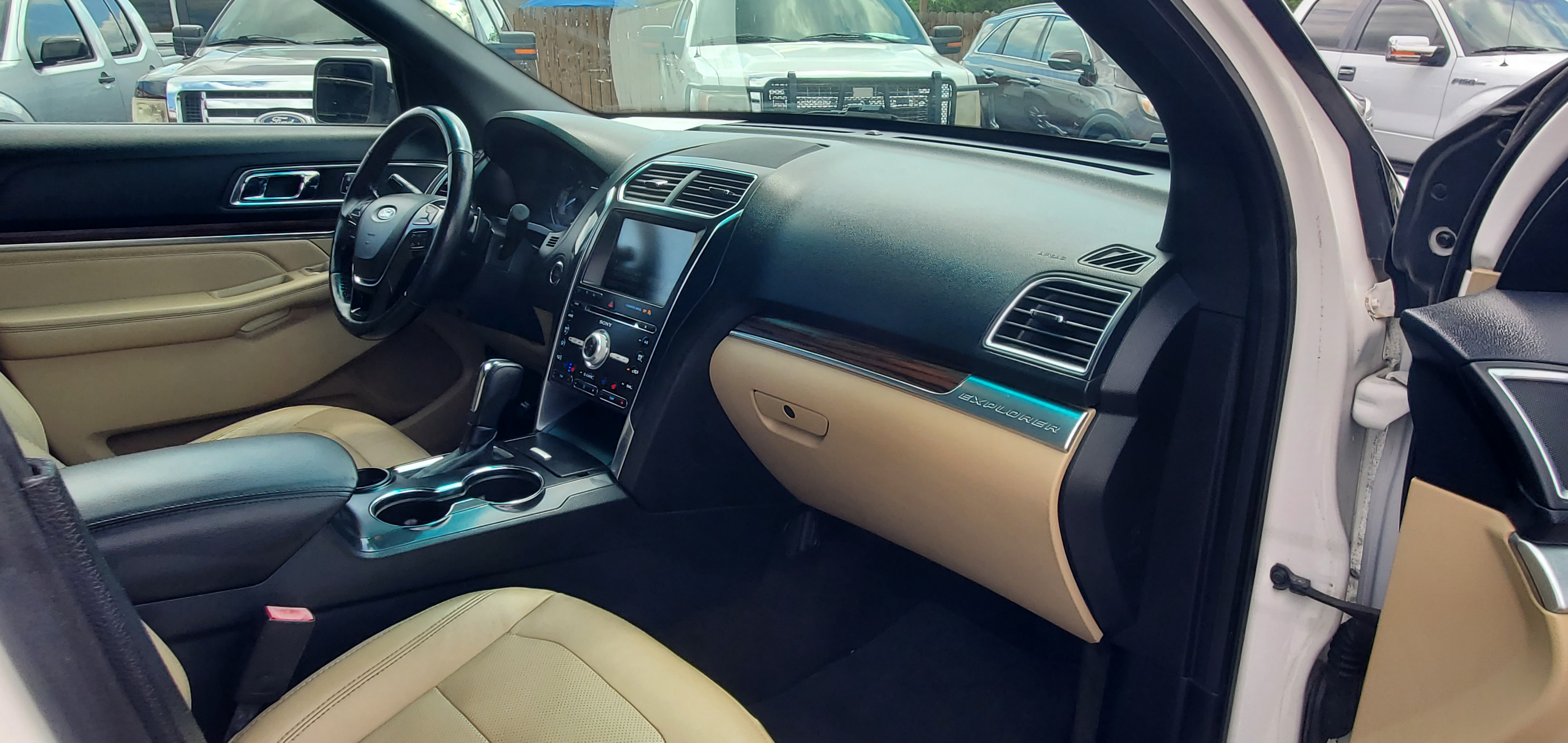 Vehicle photo 12