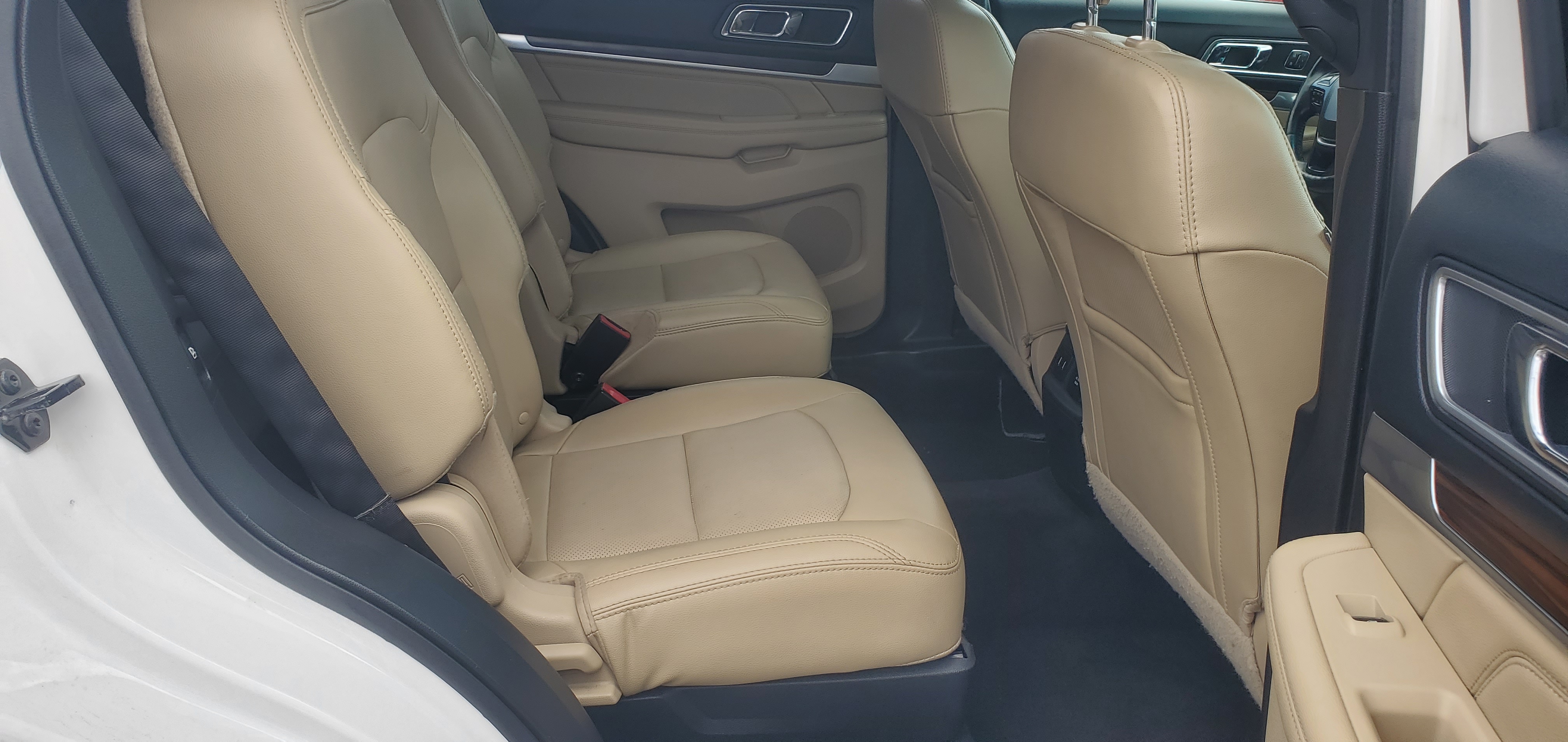 Vehicle photo 16
