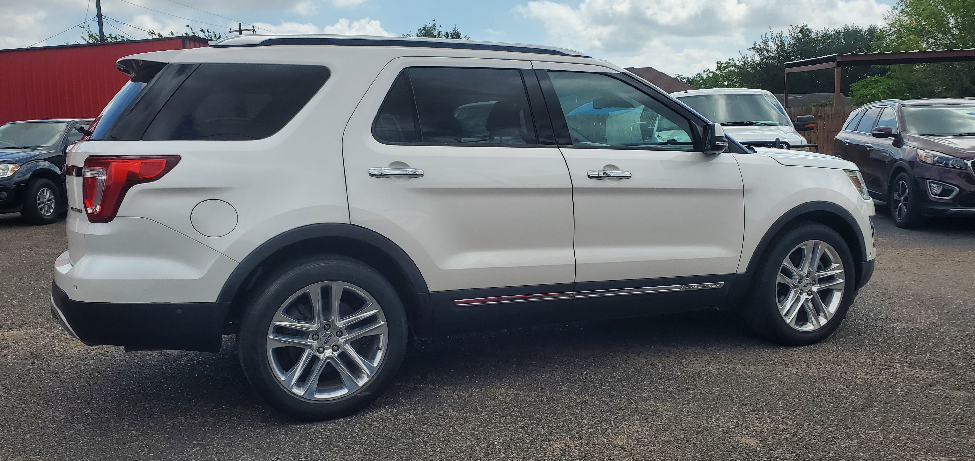 Vehicle photo 9
