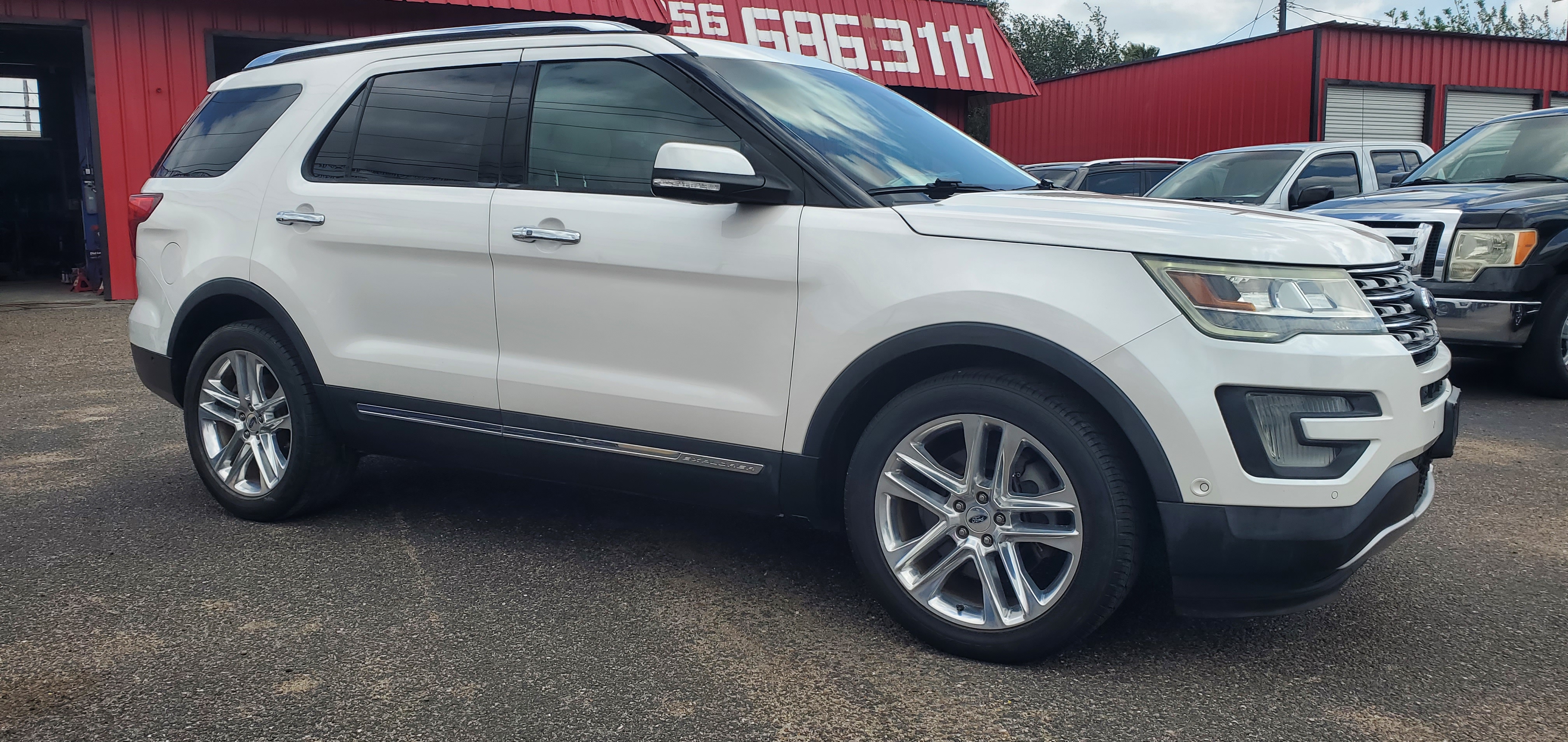 Vehicle photo 8