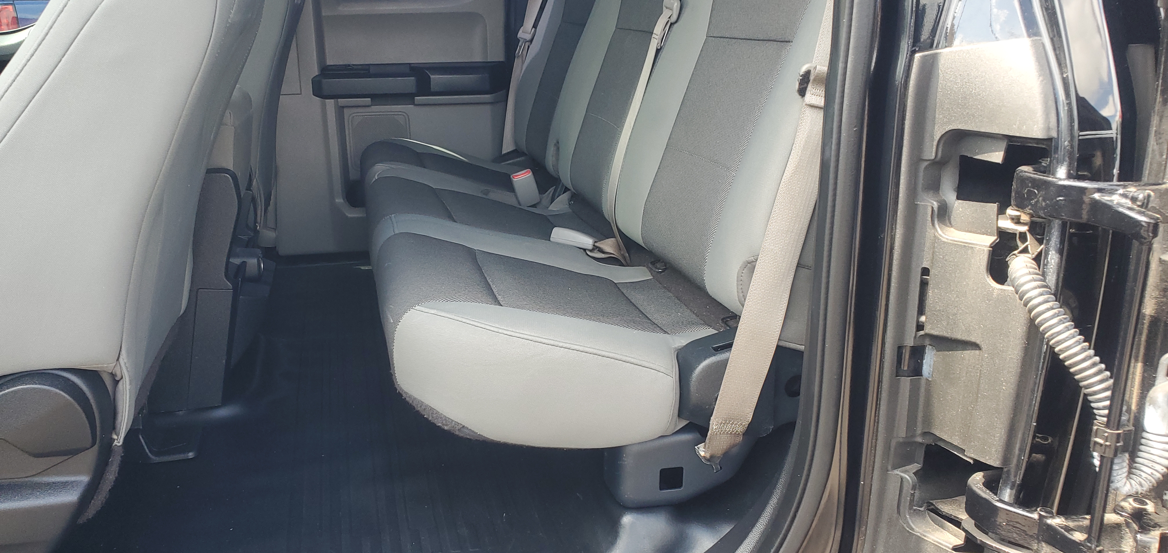 Vehicle photo 12