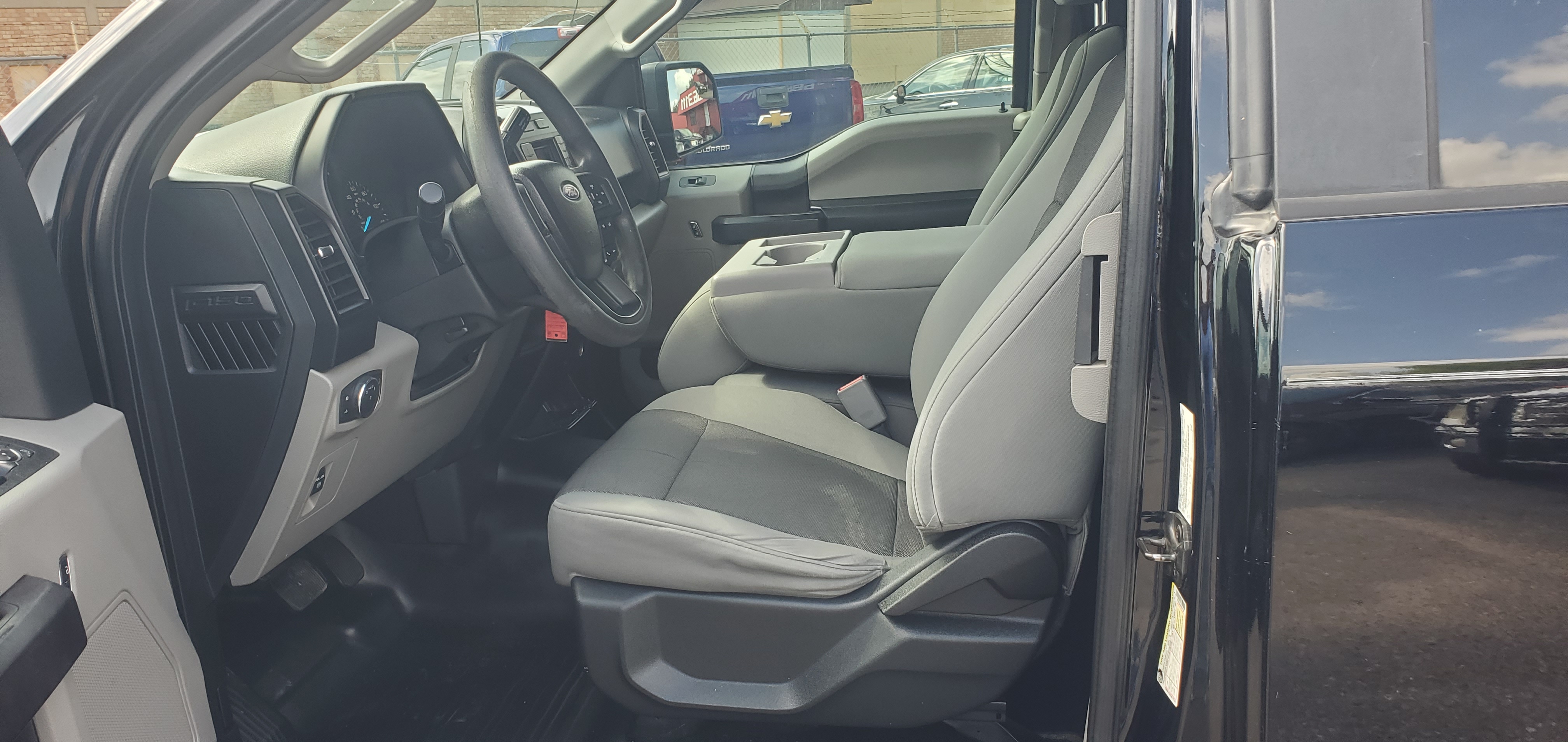 Vehicle photo 11