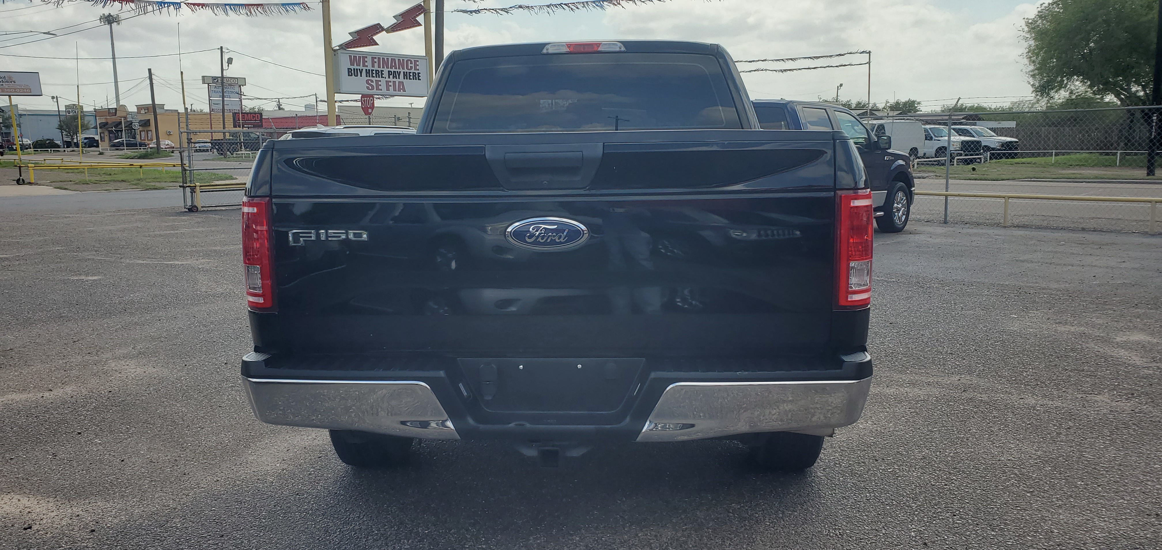 Vehicle photo 3