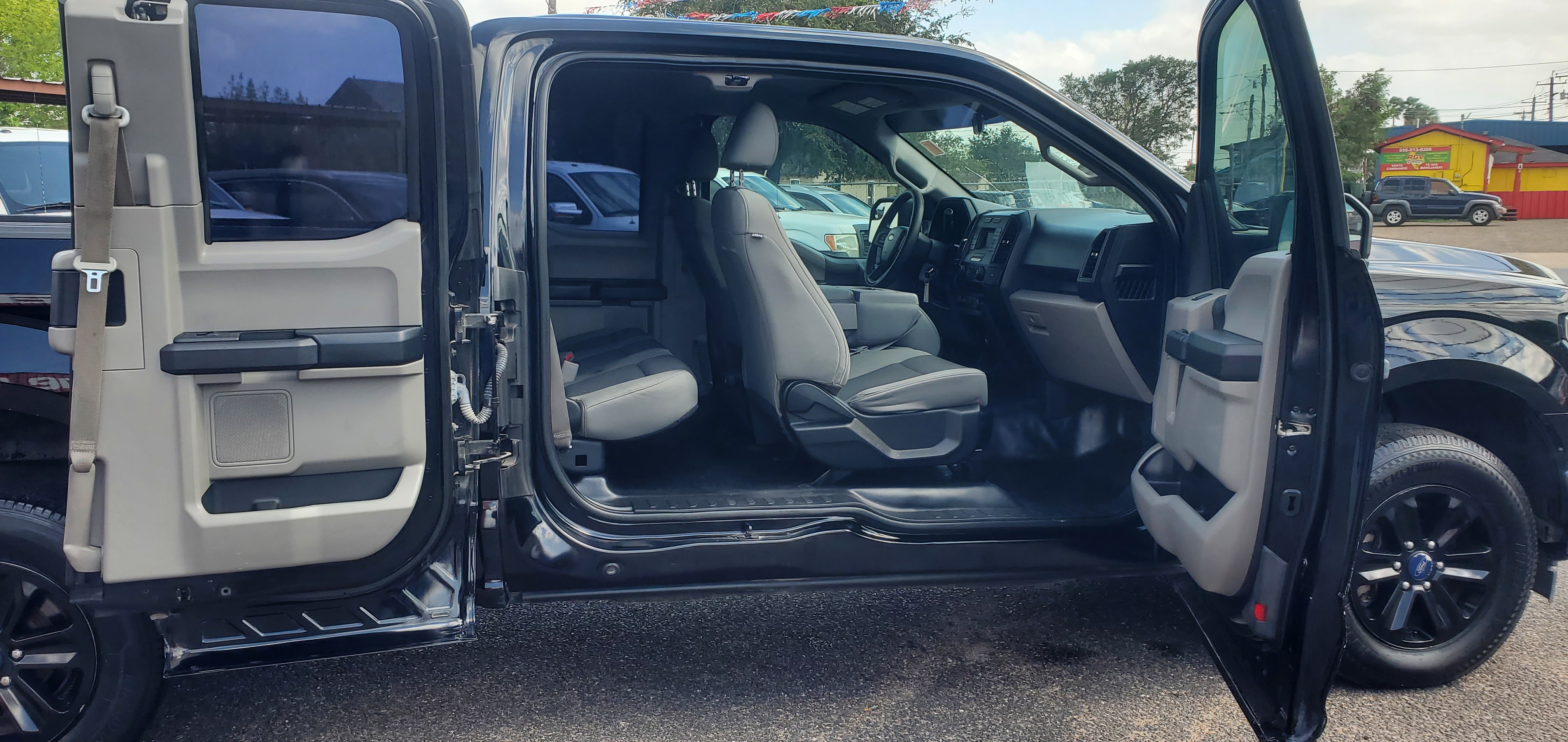 Vehicle photo 7