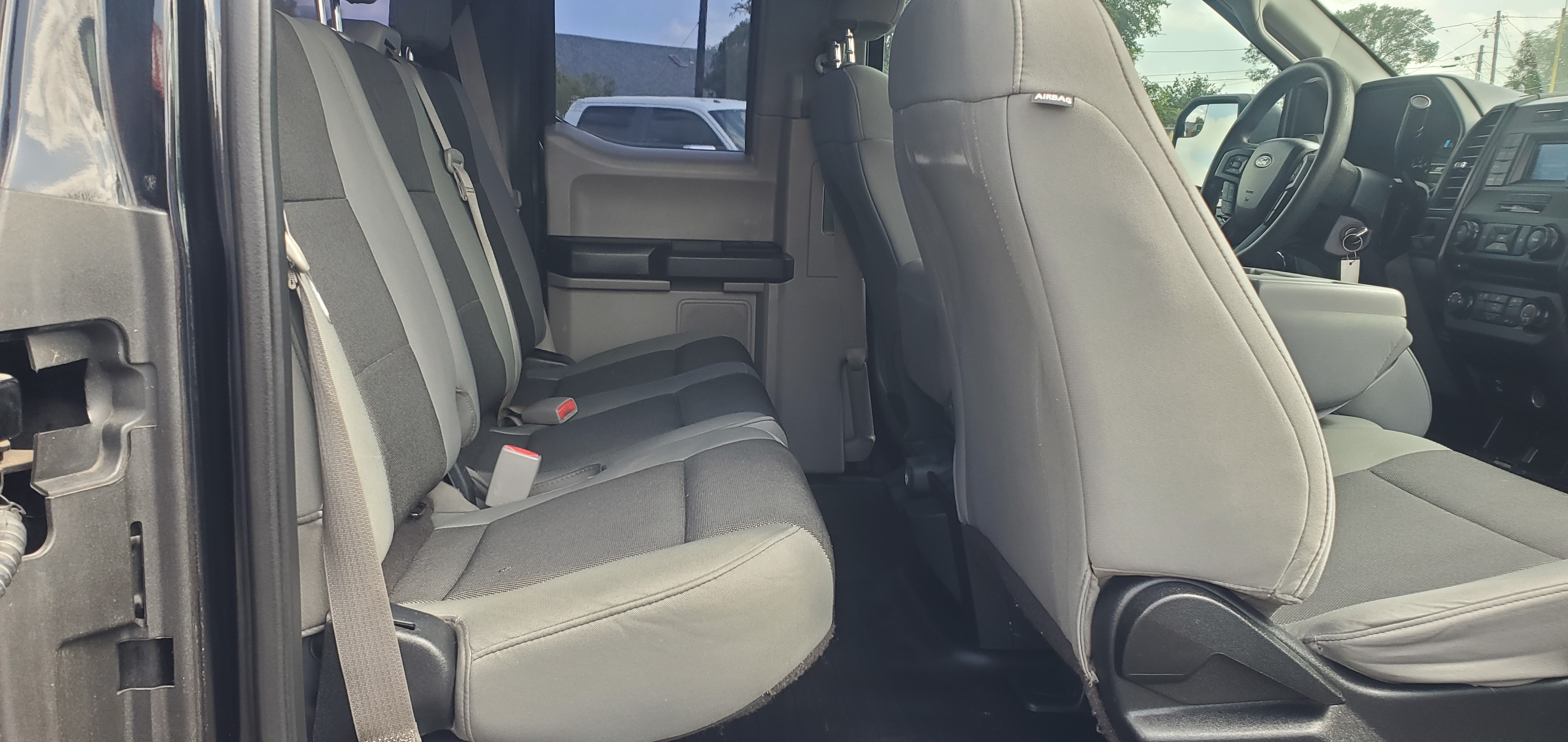 Vehicle photo 13