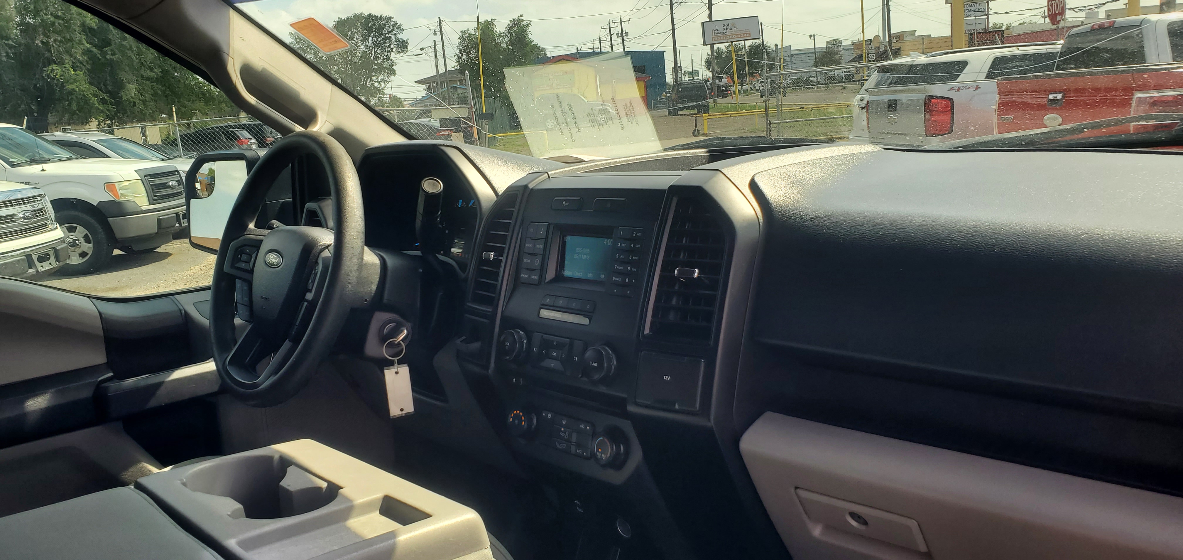 Vehicle photo 14